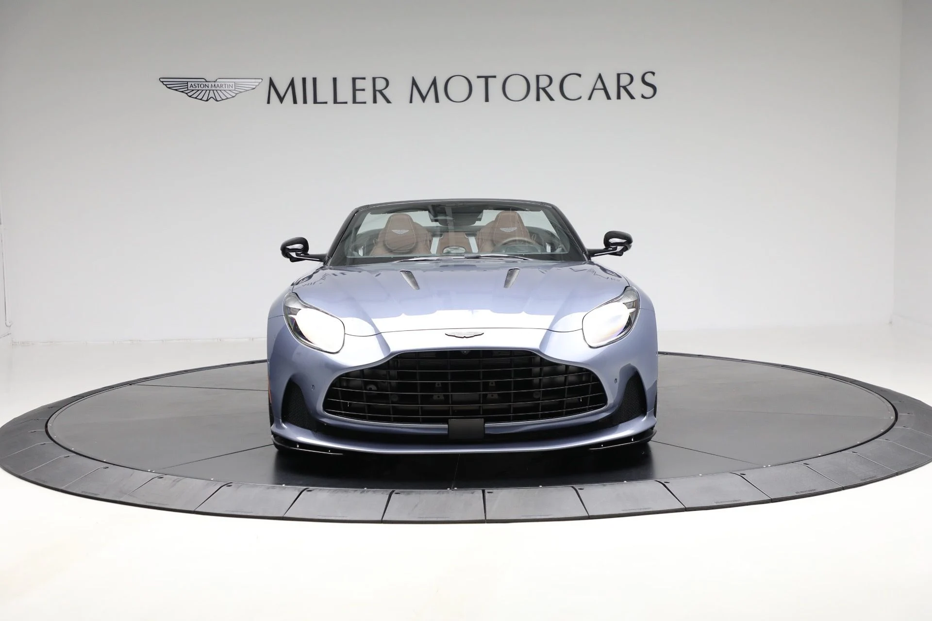 mph011_3432711855_Used_2024_Aston_Martin_DB_12_Volante_fe14394351