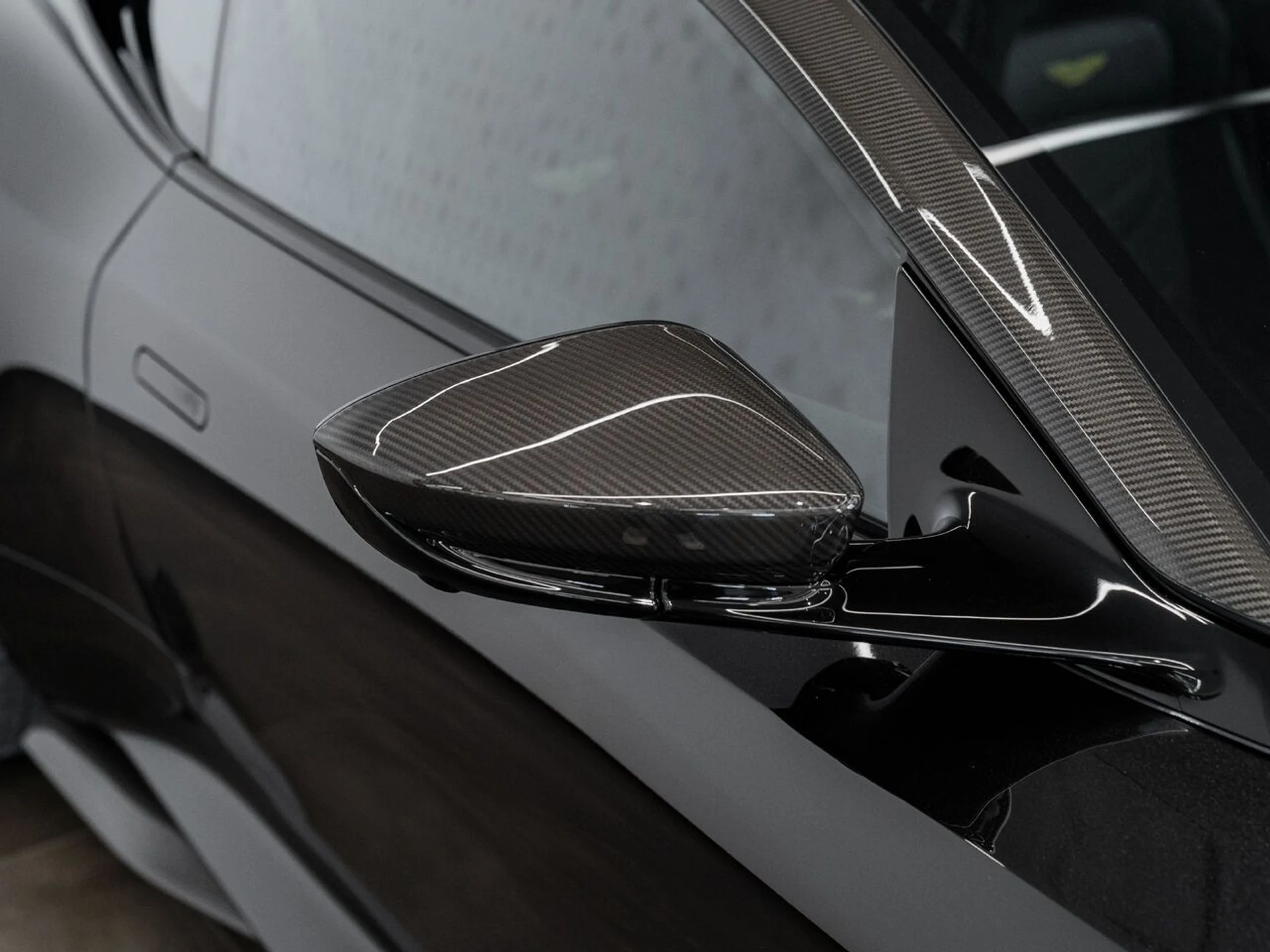 mph011_3441837356_aston_martin_dbs_2023_jpg_v_1773863537_c9e7217bb9