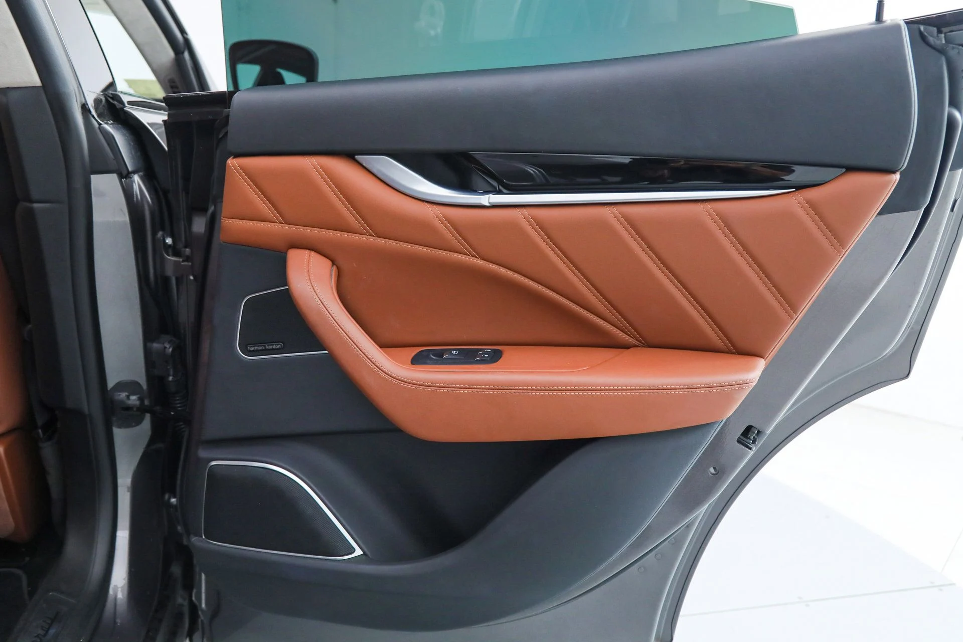 mph011_3448053986_6728eeb96a0770c3a6e07dd3e1f6615d_528c13ff71