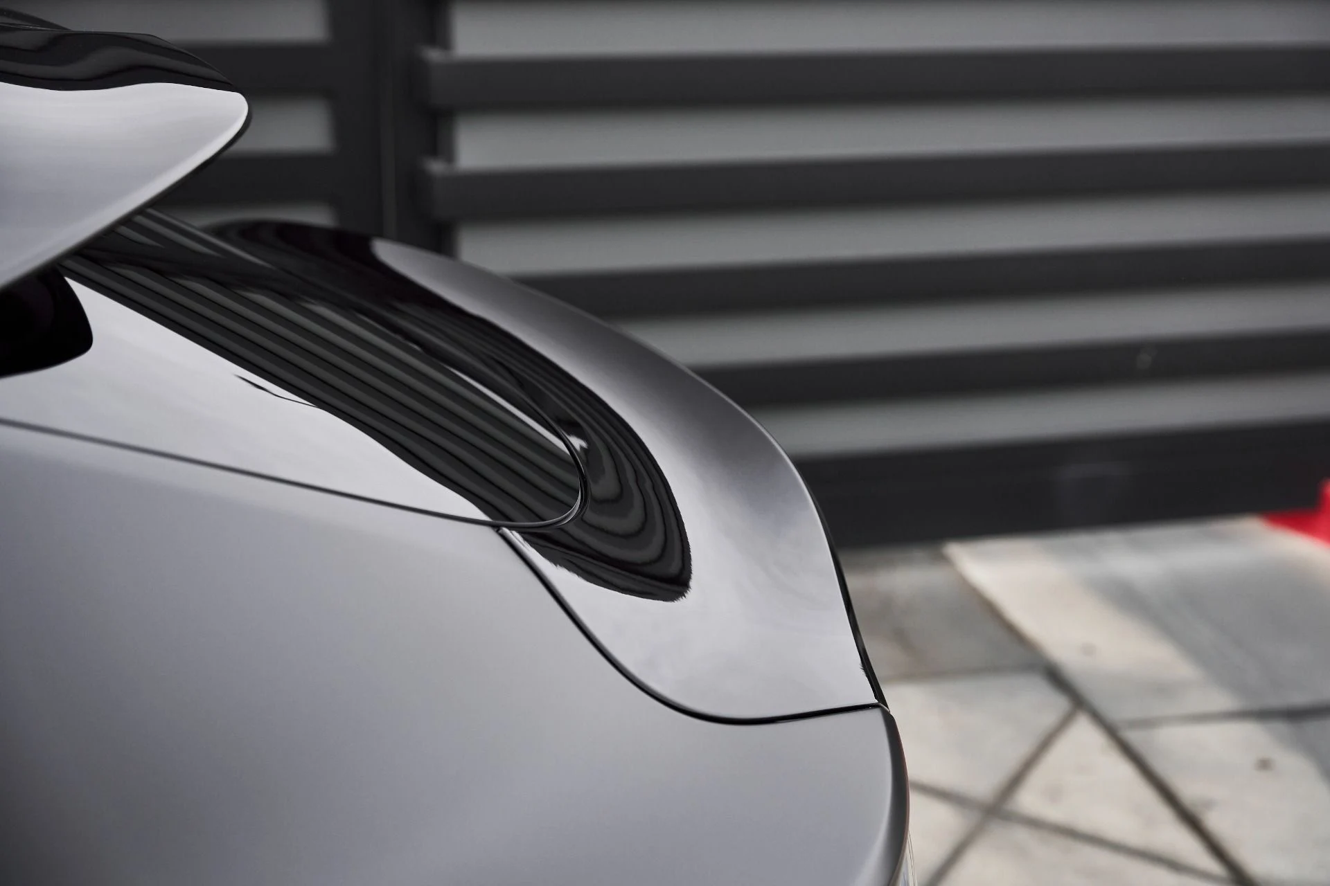 mph011_3451635282_Used_2025_Aston_Martin_DBX_707_1766785286_f62f14f406