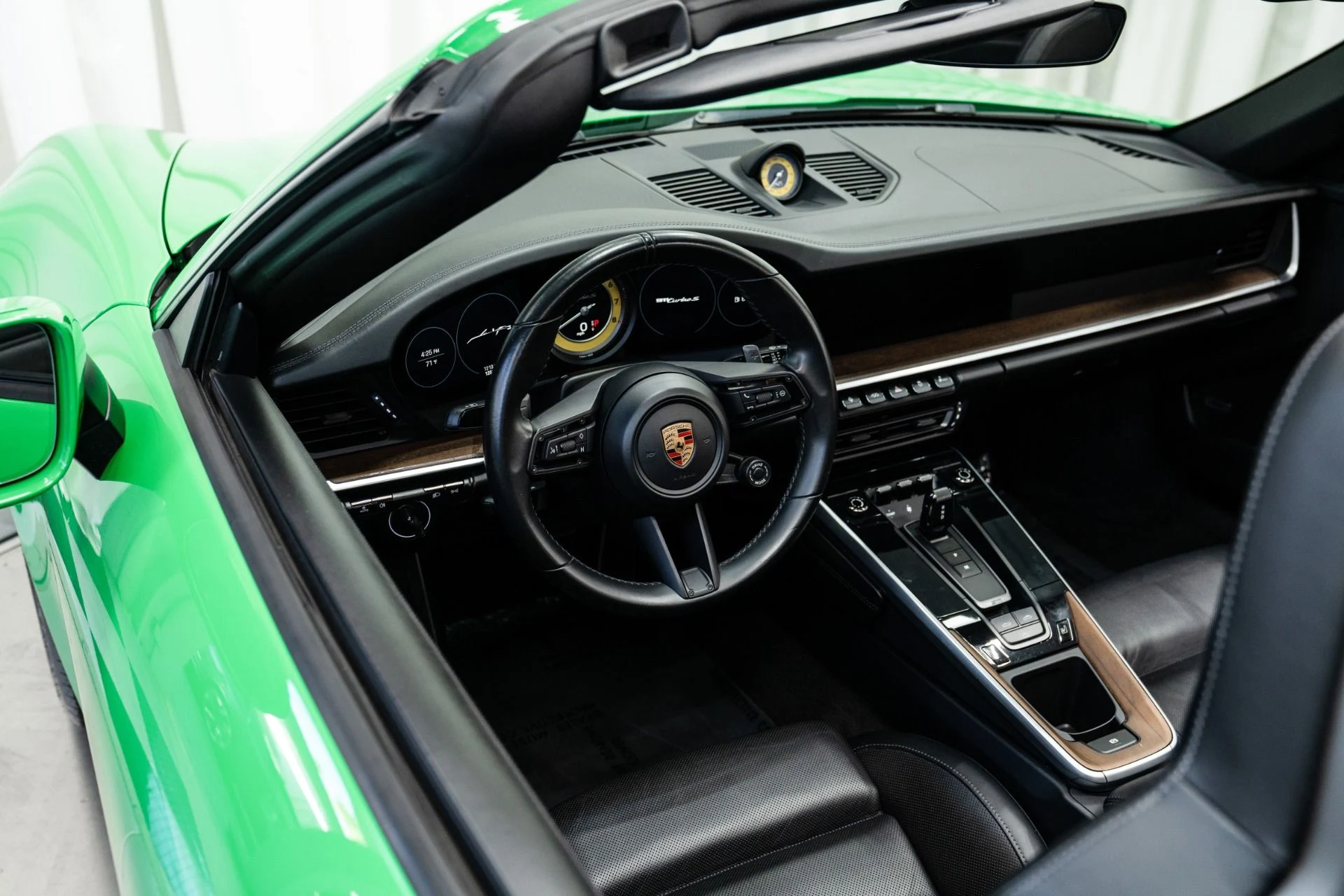 mph011_3469411351_Used_2021_Porsche_911_Turbo_S_Cabriolet_1762198384_a95790f379