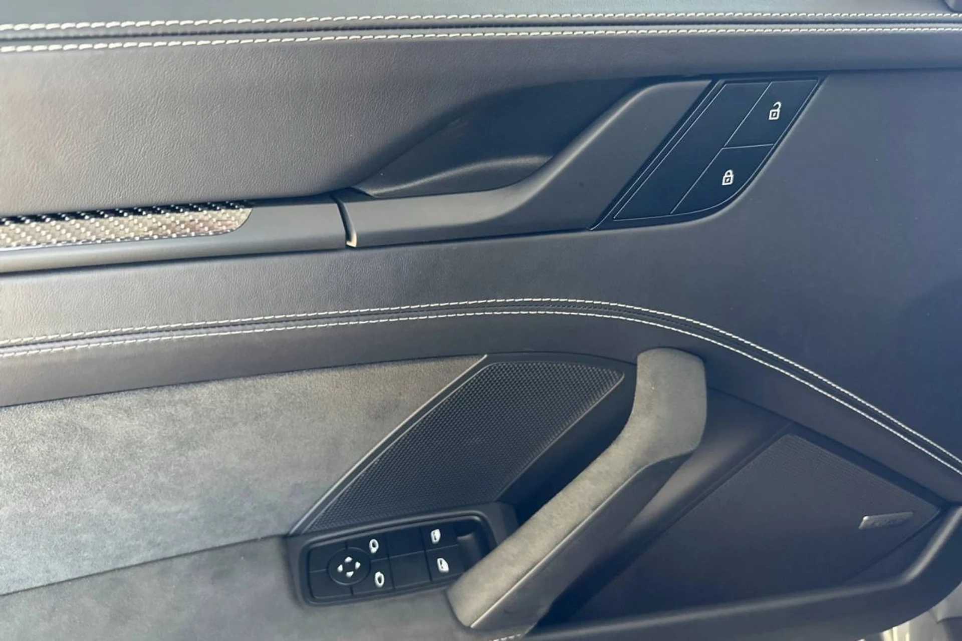 mph011_3470978033_1280_c250424448