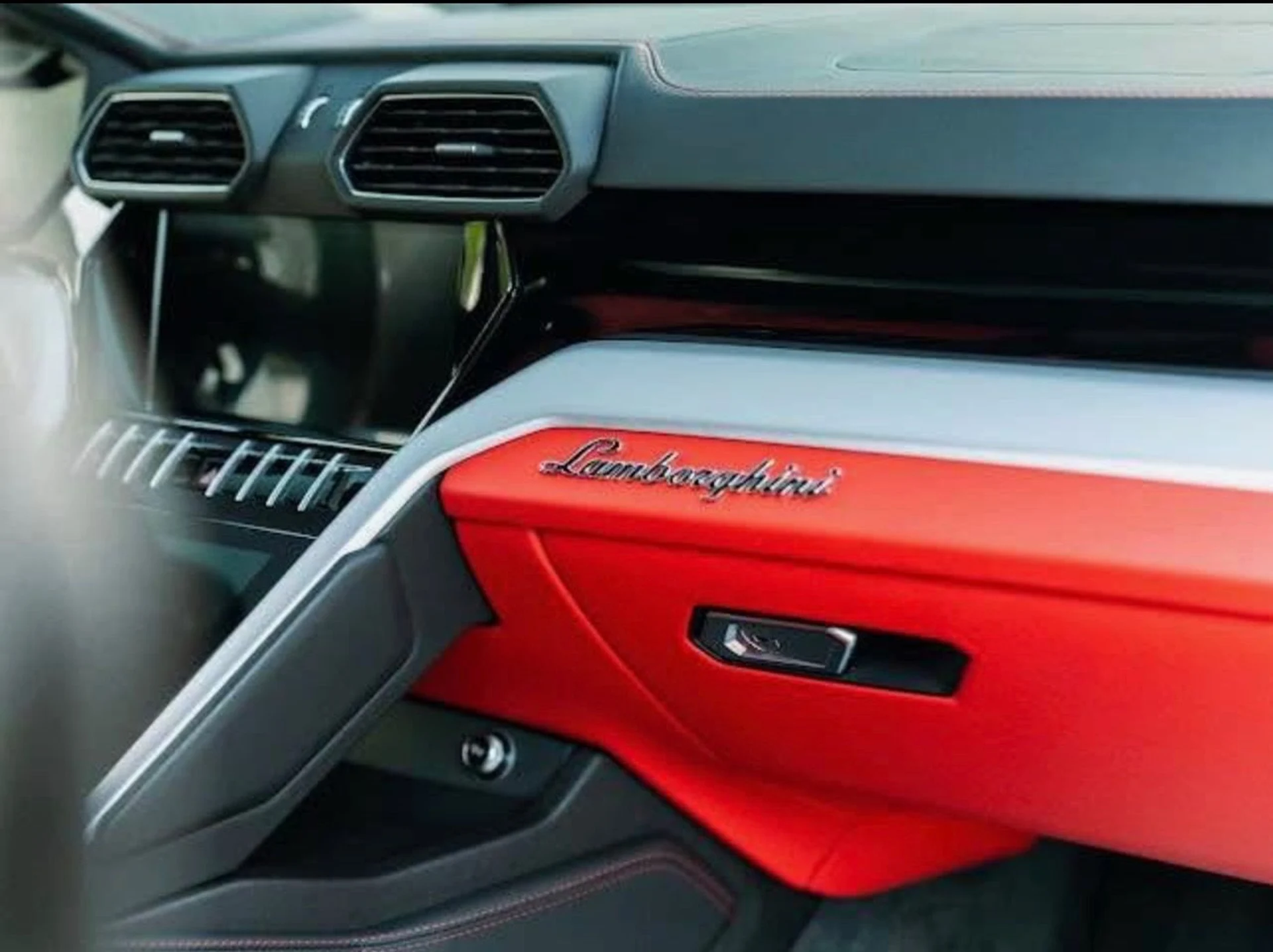 mph011_347198785_Used_2020_Lamborghini_Urus_1757017019_f042fffefe