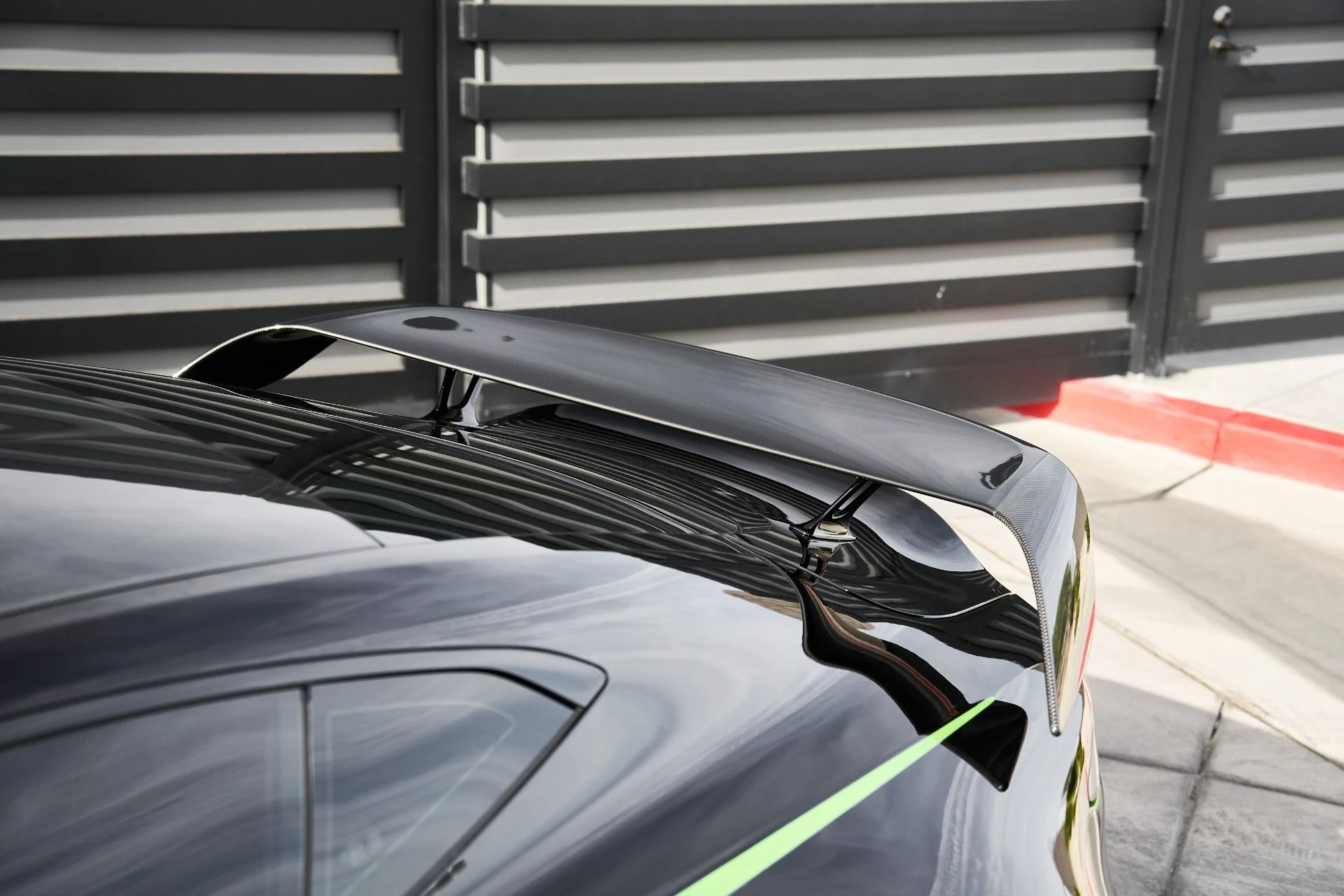 mph011_3472091680_Used_2023_Aston_Martin_Vantage_Base_1762913663_3358c993d6