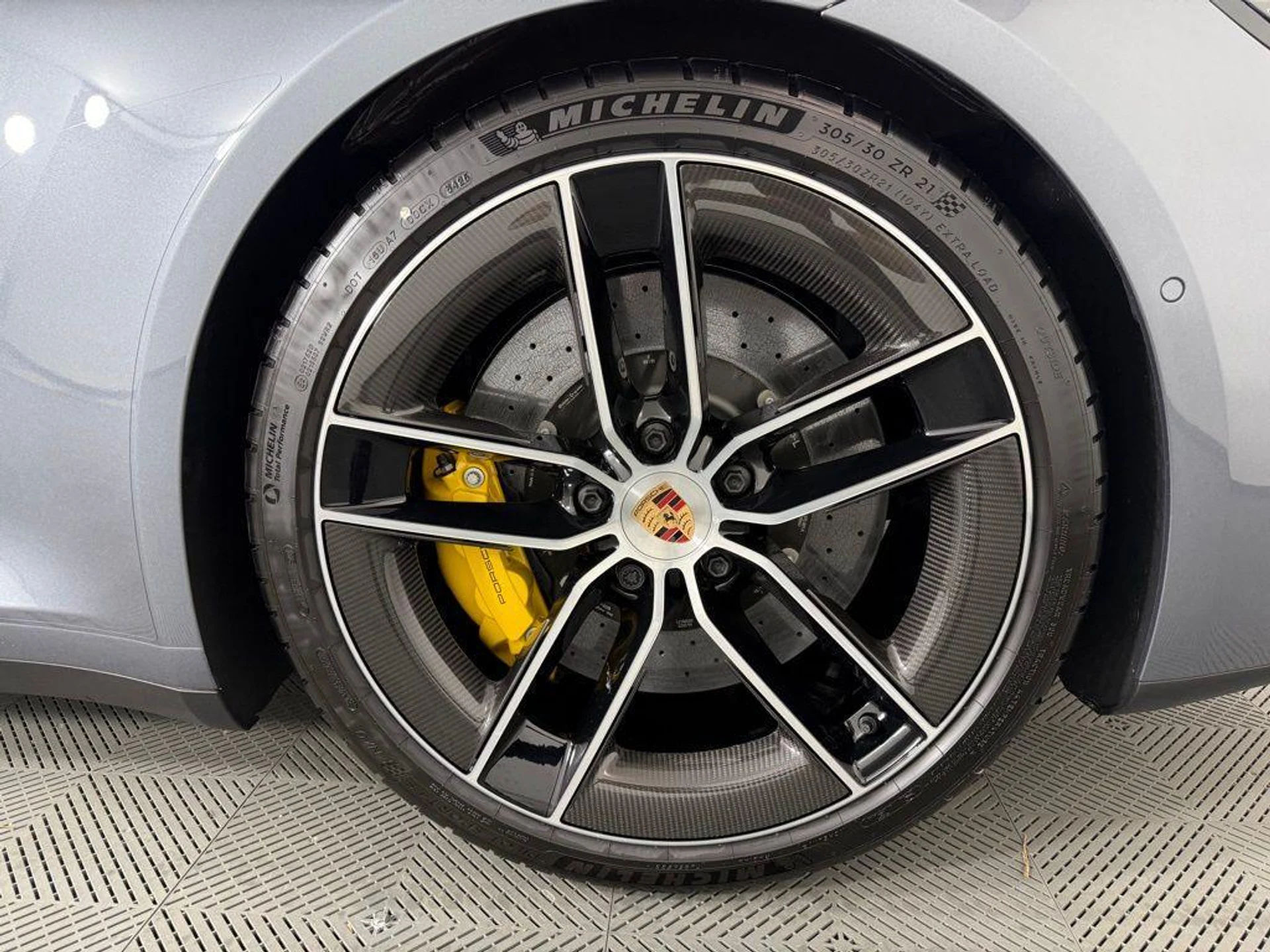 mph011_3472908828_0_Hv_Y55f_Iro2u_A2_Em01_Qjf_V_Fbey_M_990190b7d0