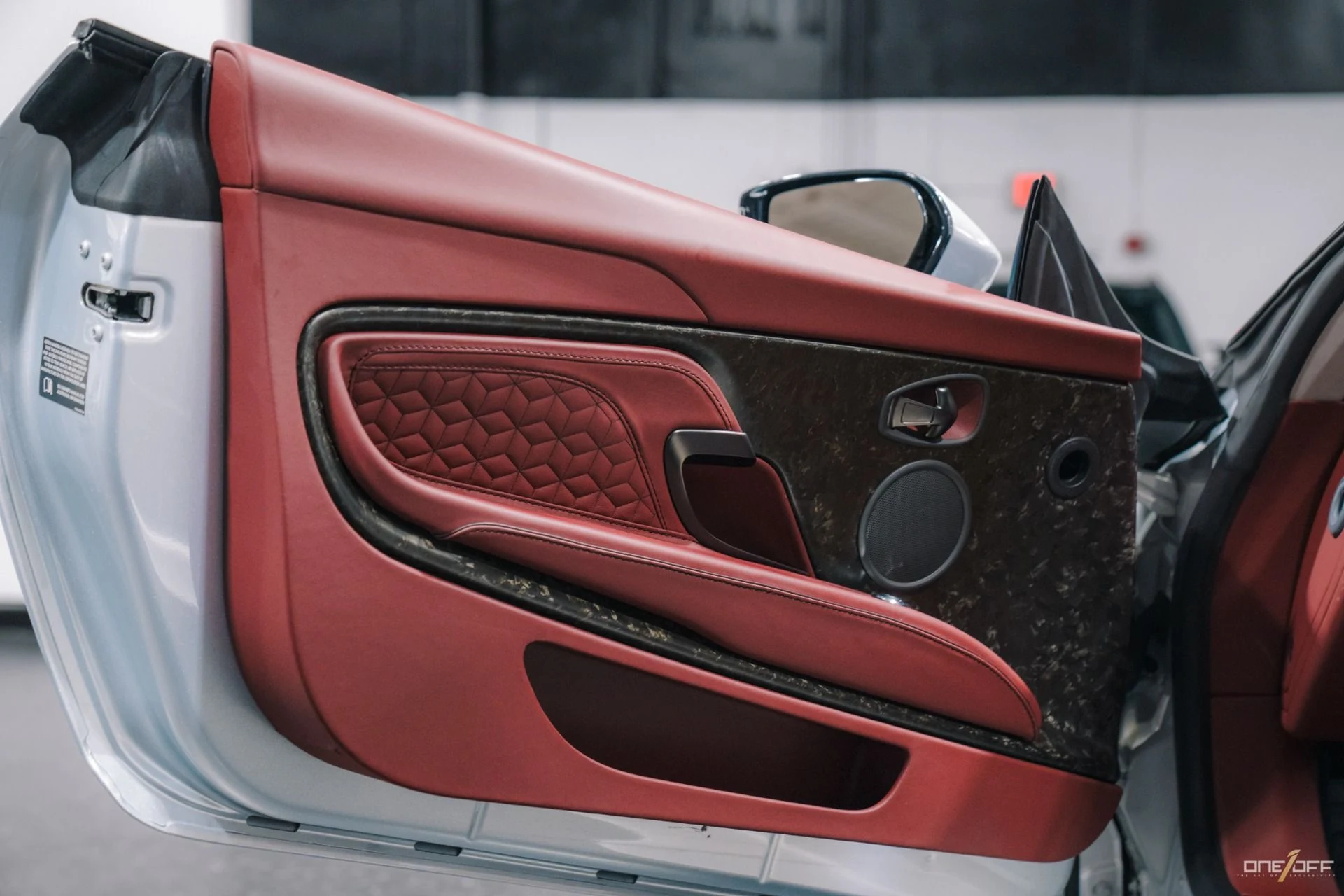 mph011_3476143656_Used_2019_Aston_Martin_DBS_Superleggera_1752875585_5629da632b