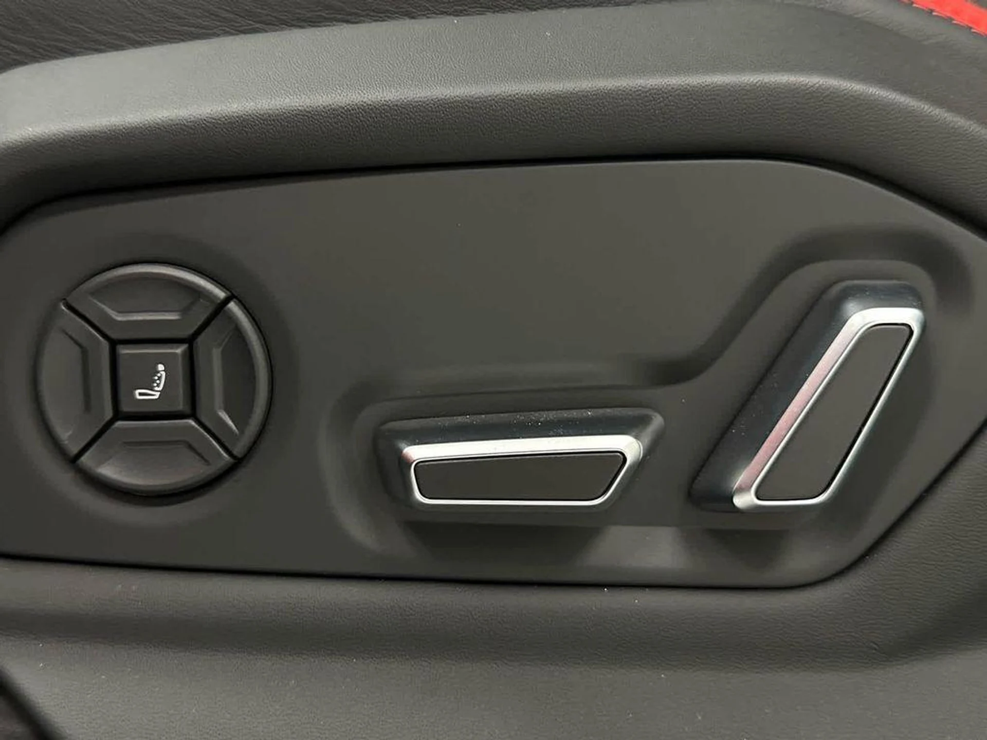 mph011_348443841_jrrkq_MPYRG_Stp_O6v8s_VRM_XQ_HM_65a358b532