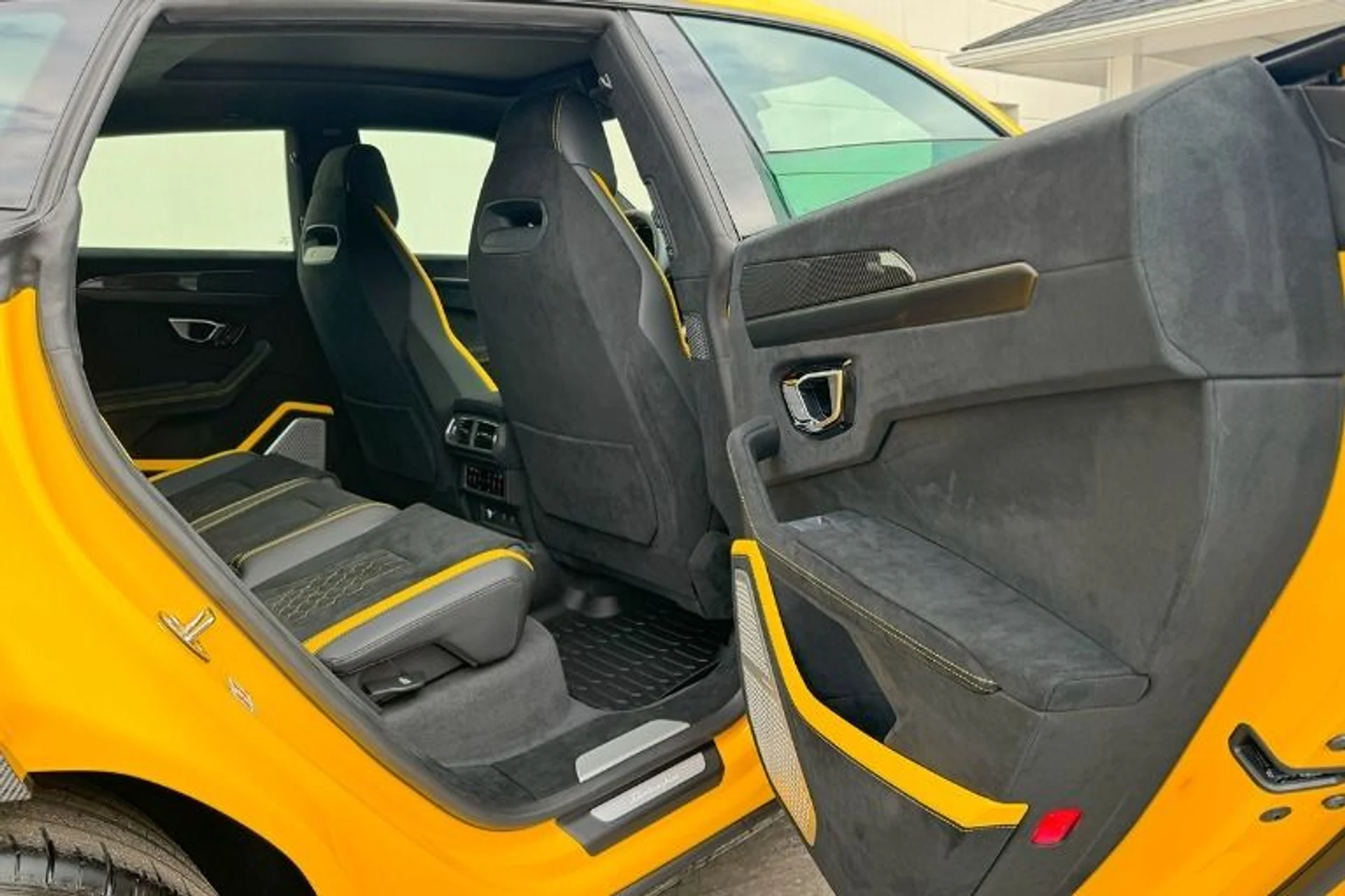 mph011_3491298556_Used_2024_Lamborghini_Urus_Performante_1737405766_1a2d03ed0e