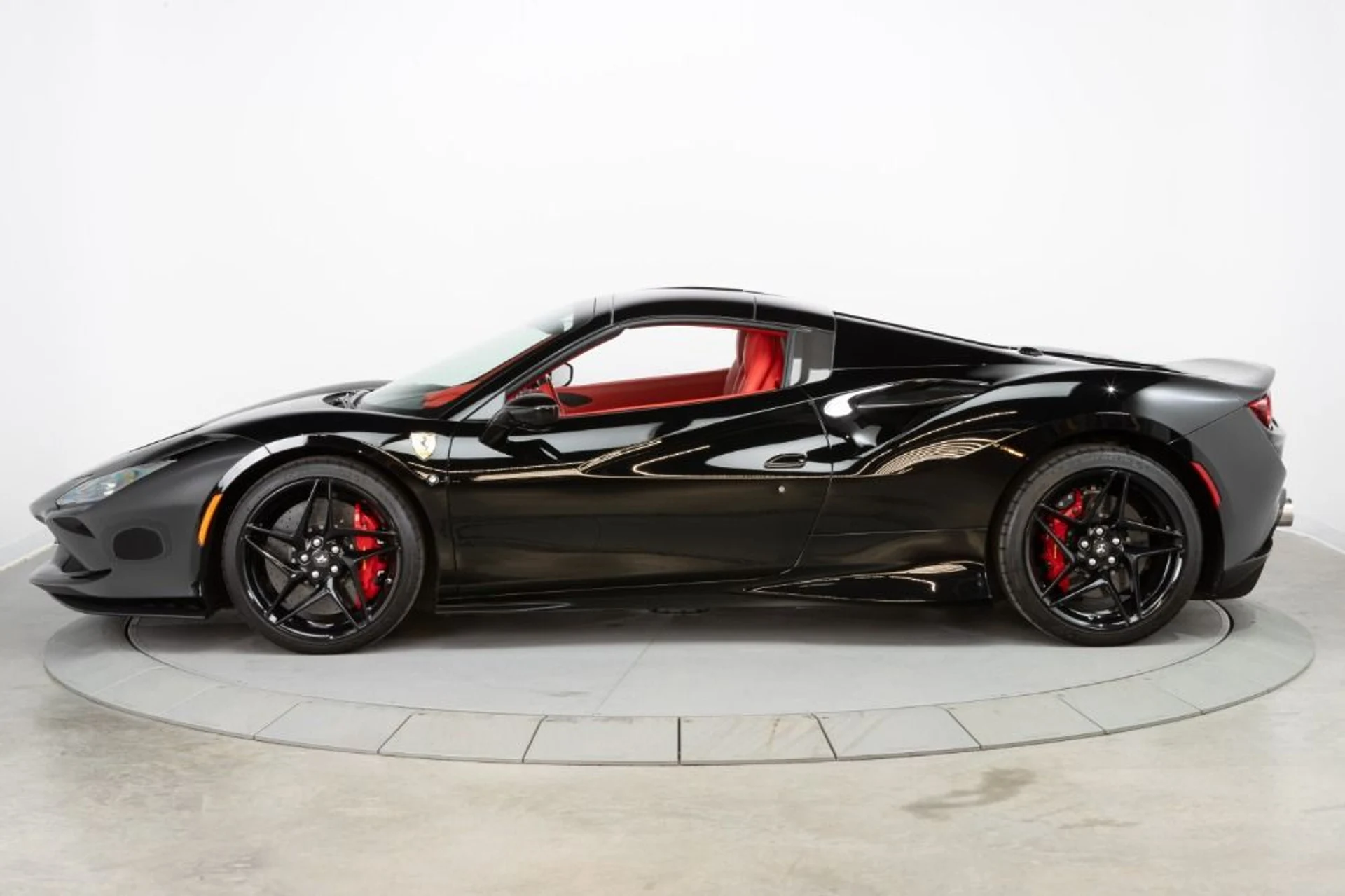 mph011_3497742051_Used_2021_Ferrari_F8_Spider_719bd70a6d