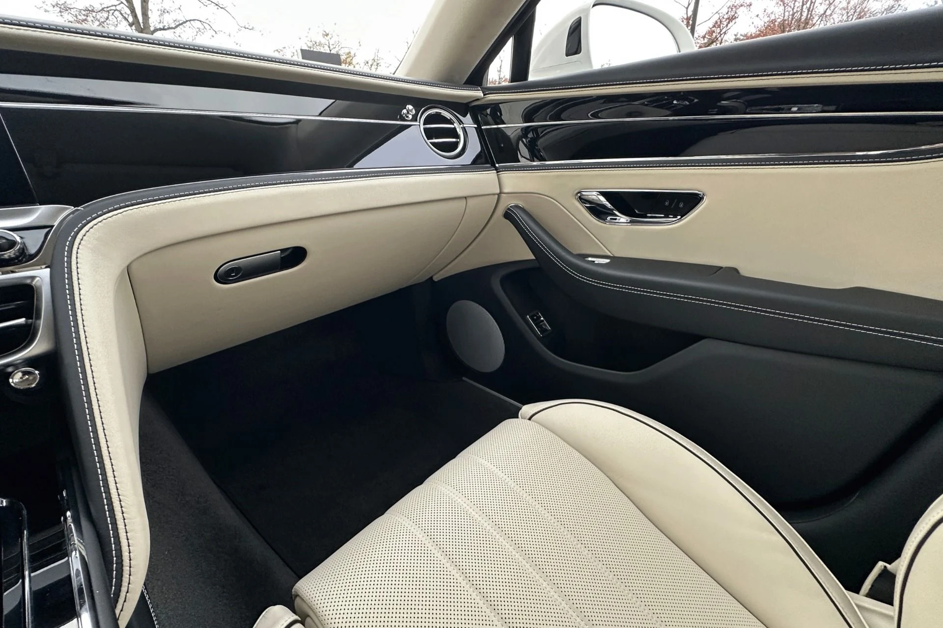 mph011_3500091494_New_2026_Bentley_Flying_Spur_1763621558_9333f335ee