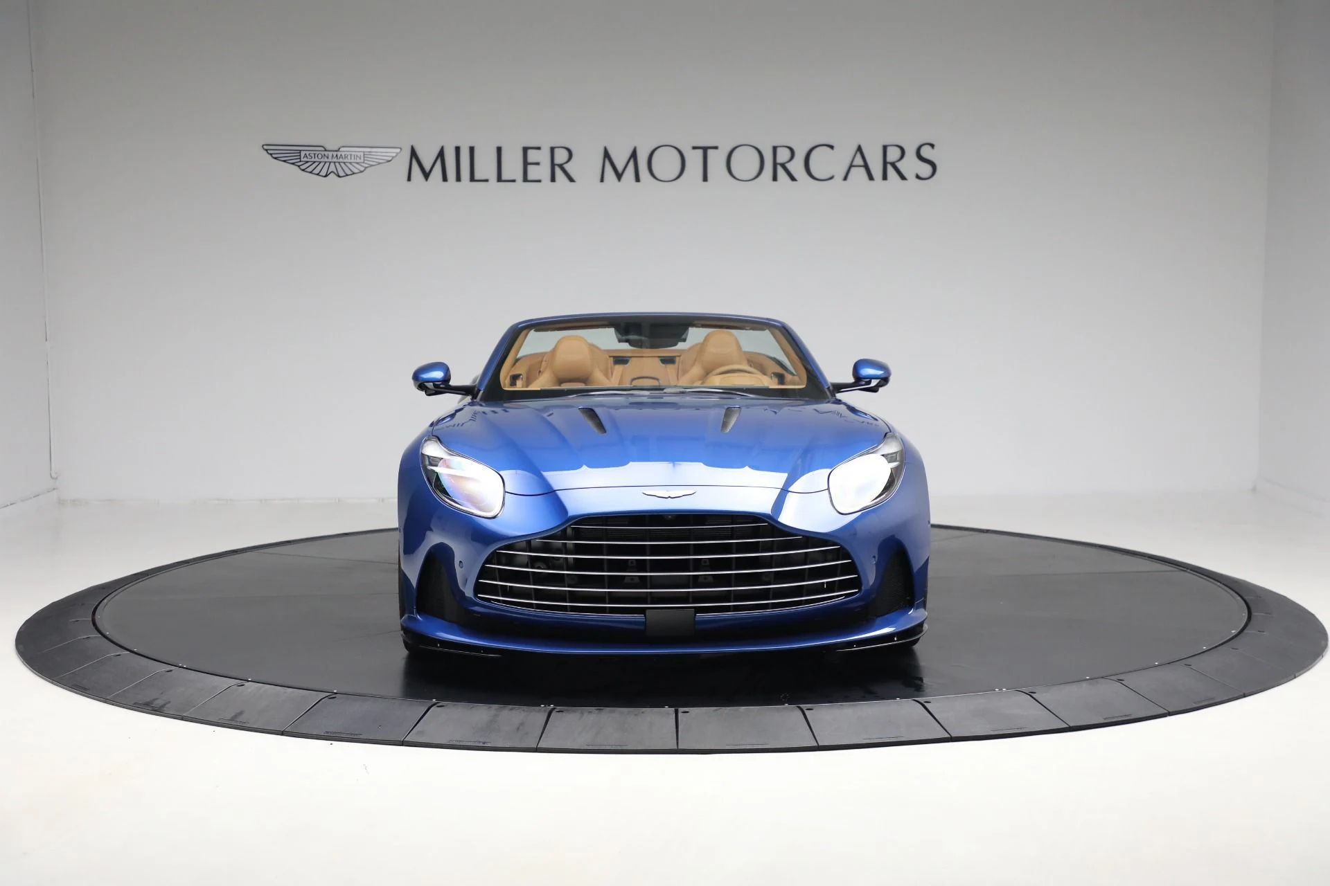 mph011_3509290535_New_2025_Aston_Martin_DB_12_Volante_8203f61dd6