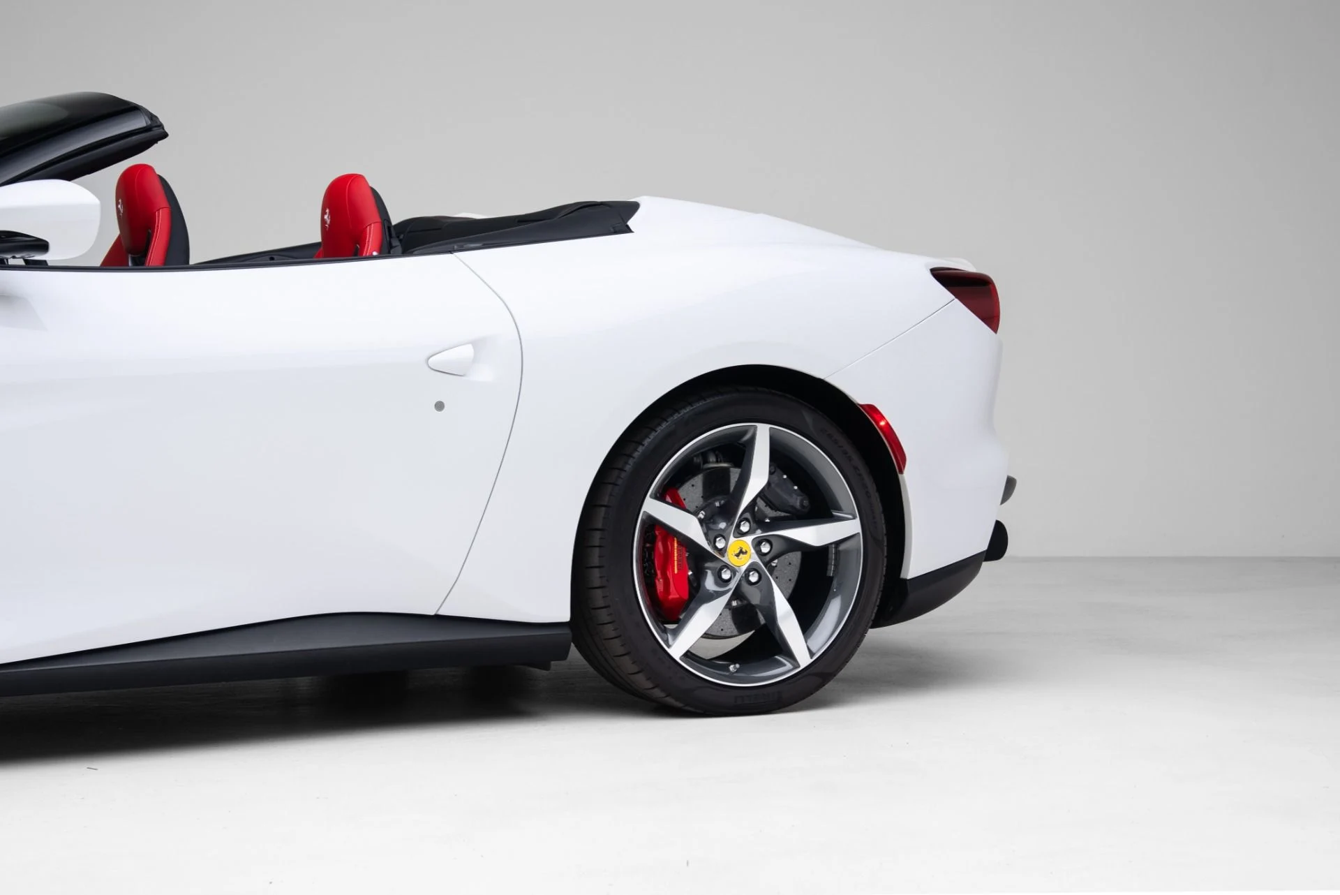 mph011_3513586371_Used_2022_Ferrari_Portofino_M_1771016640_f31211dd17