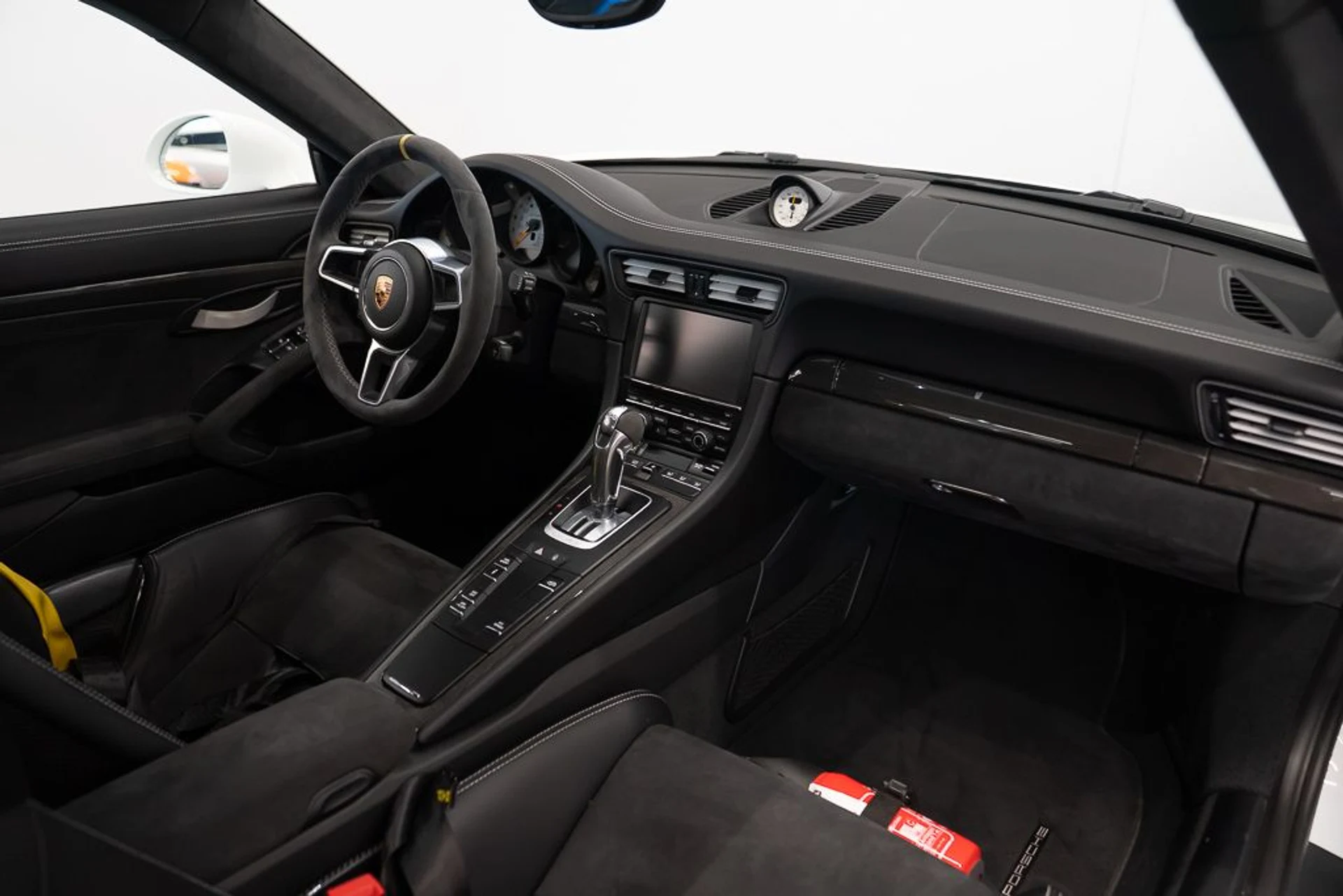 mph011_3522389235_porsche_911_2016_jpg_v_1777670076_c74e4907db