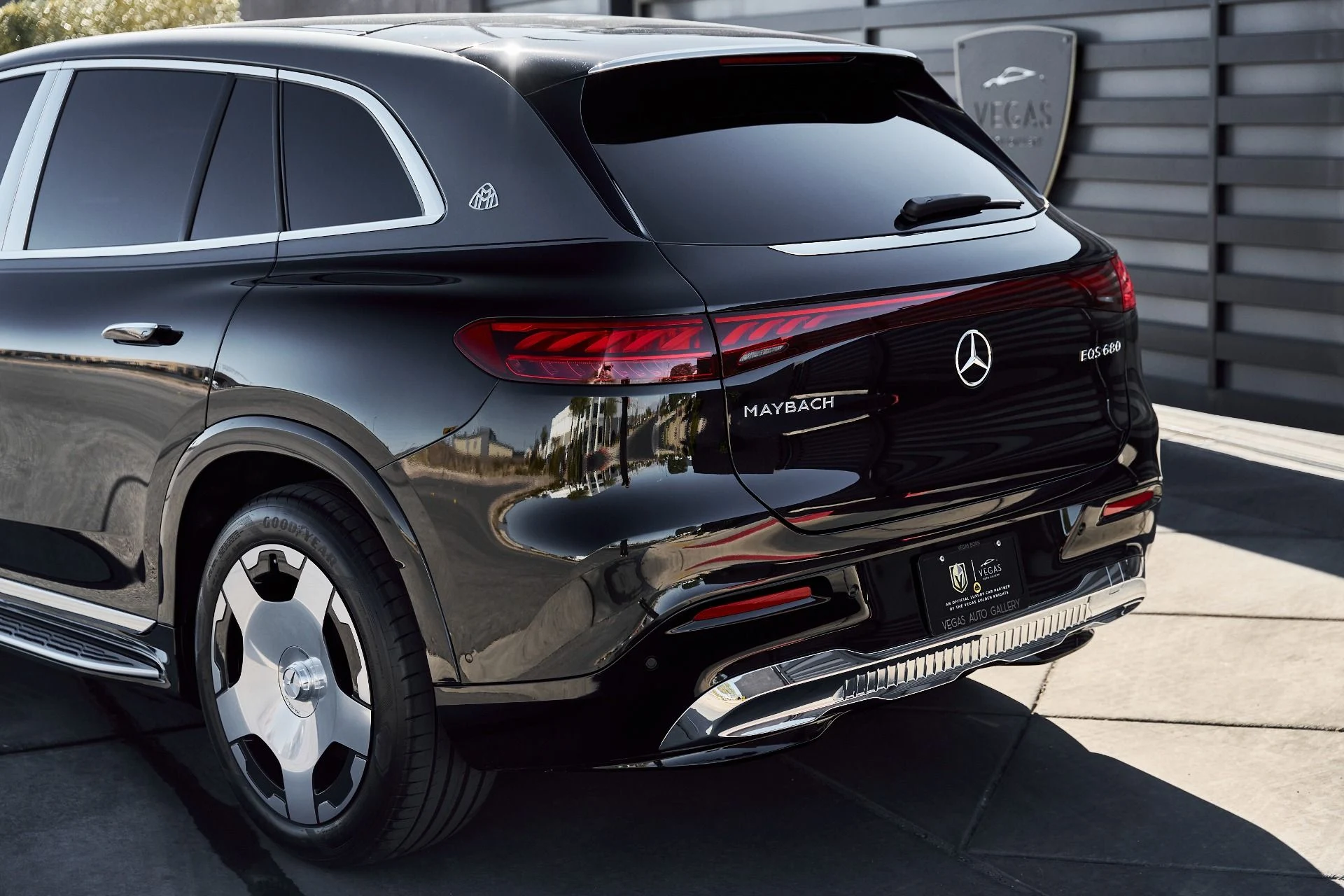 mph011_3529892786_Used_2025_Mercedes_Benz_EQS_Maybach_EQS_680_1770508785_0c756e92f8