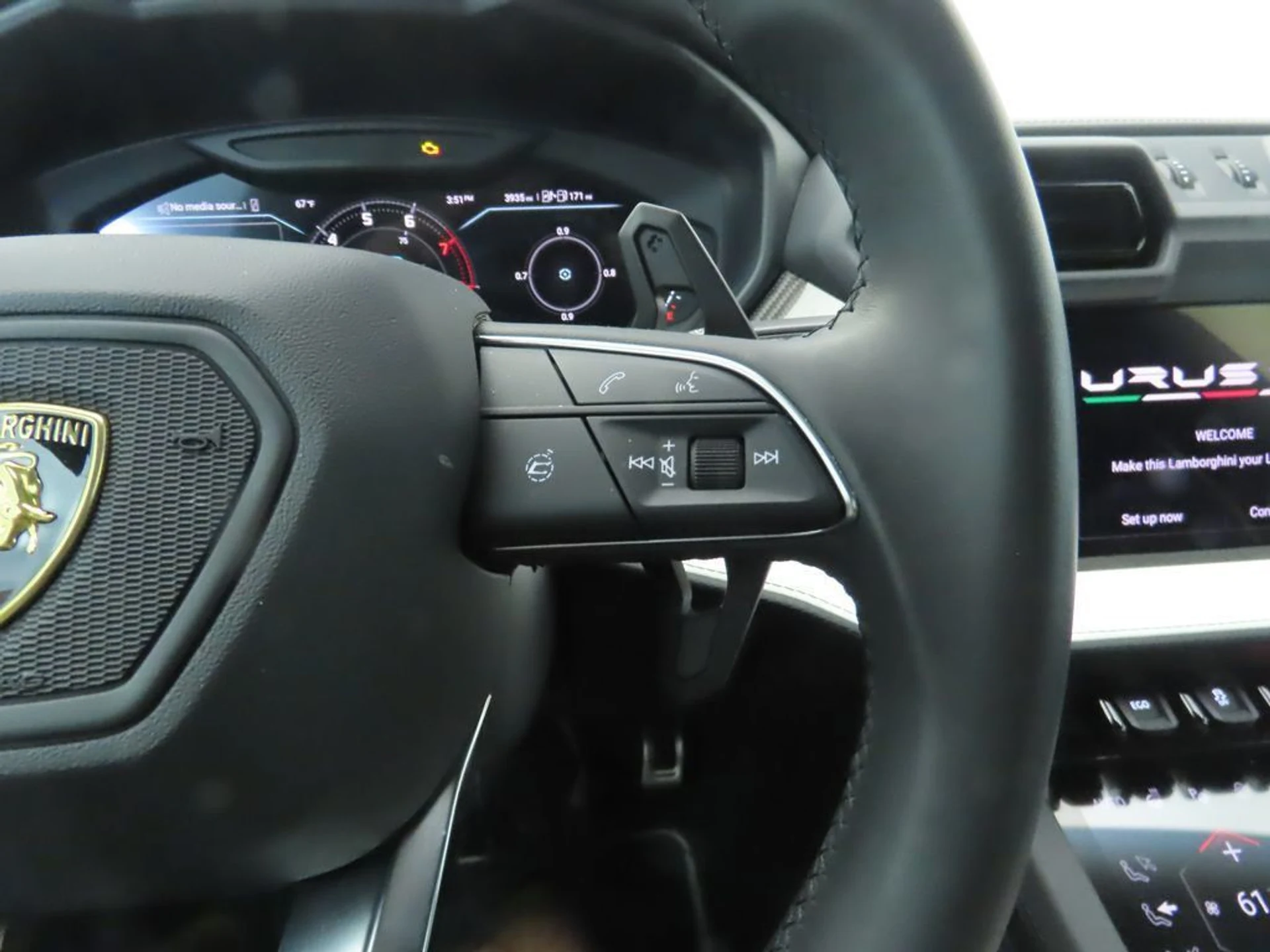 mph011_3531184438_used_2025_lamborghini_urus_seawd_8119_22939626_12_1024_f2ac1bc488