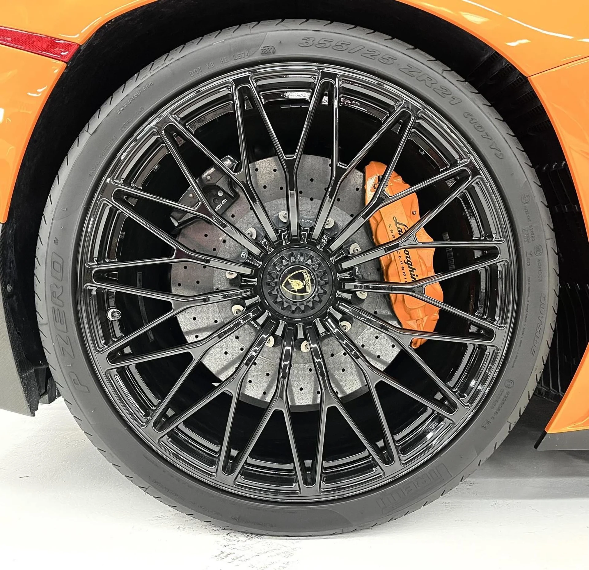 mph011_3531996413_Used_2017_Lamborghini_Aventador_LP_750_4_SV_1760729396_73edb59972