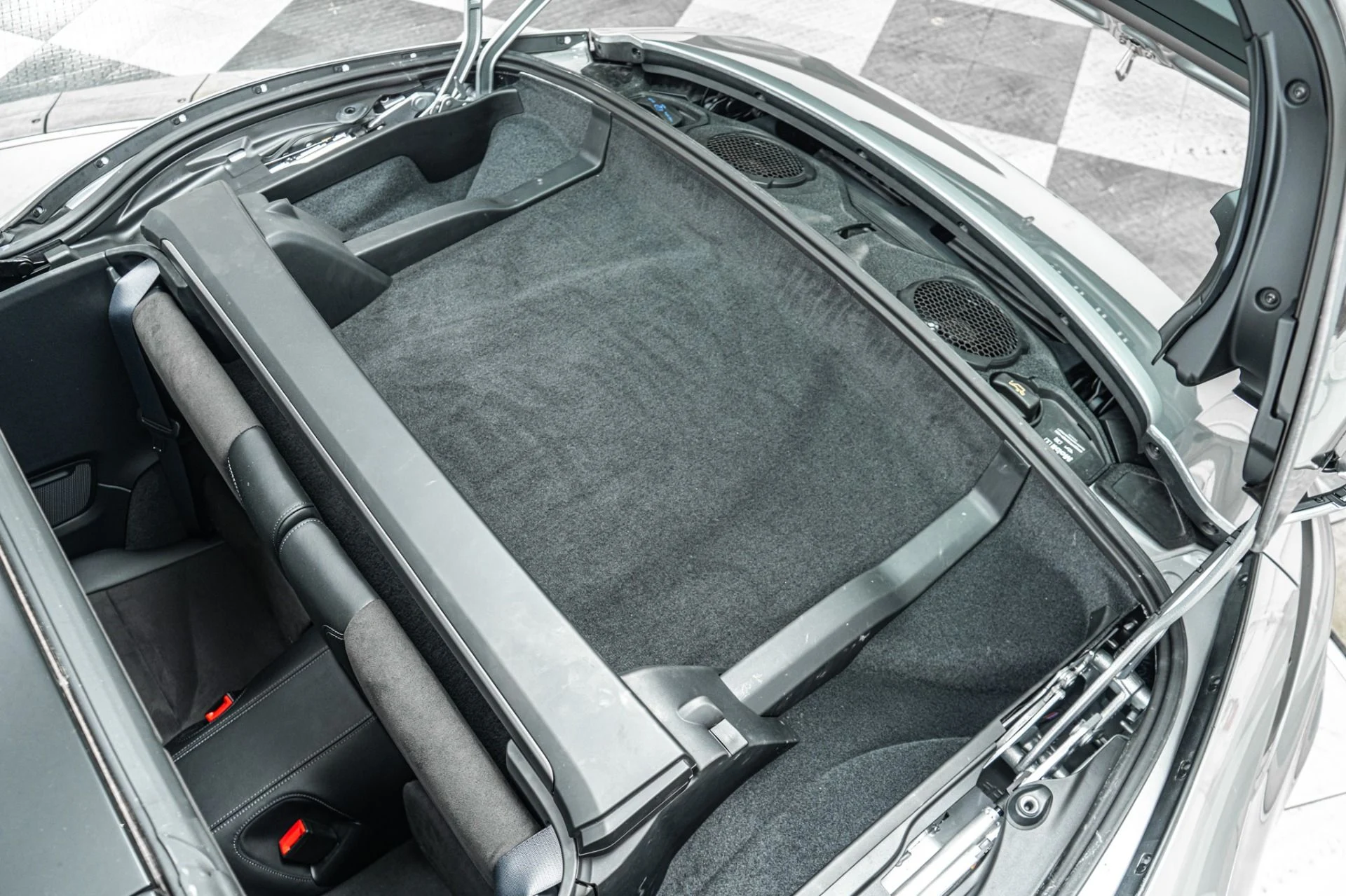 mph011_3532436312_Used_2025_Porsche_911_Targa_4_GTS_1783373195_195ed01635