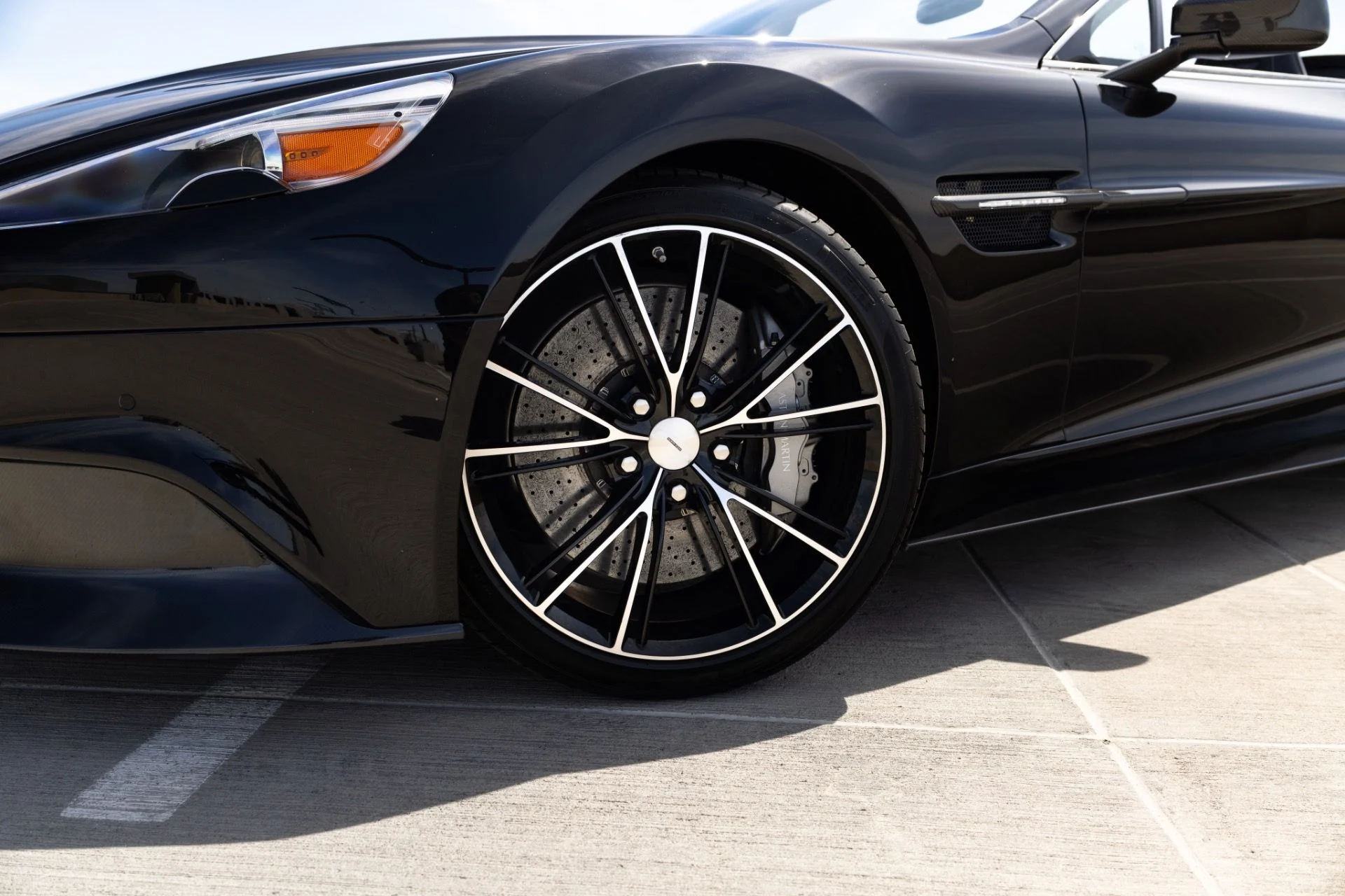 mph011_3534202088_Used_2015_Aston_Martin_Vanquish_Volante_1776978035_fa0b08c3ab