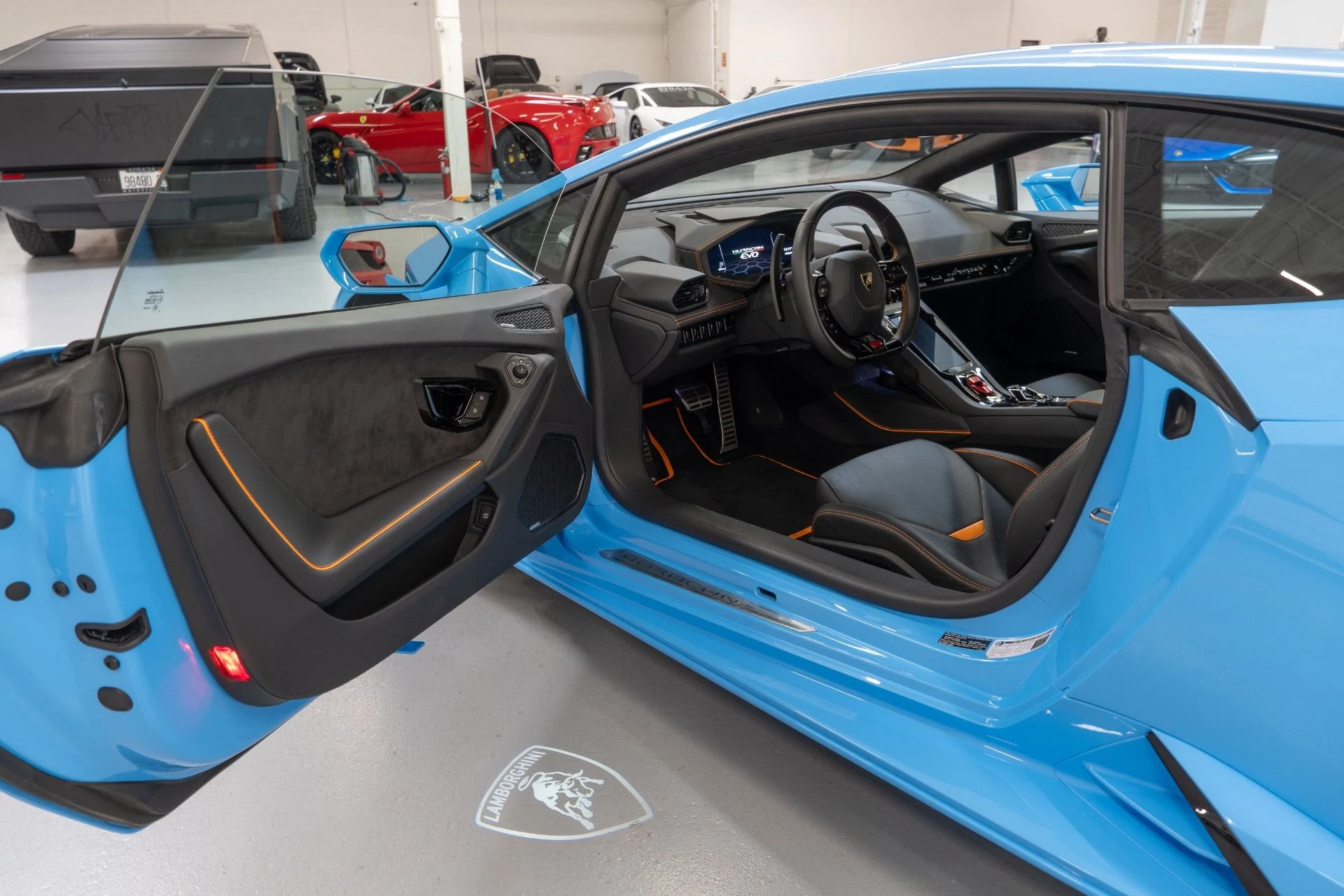 mph011_3540103111_Used_2020_Lamborghini_Huracan_EVO_1757706094_4ec059e229