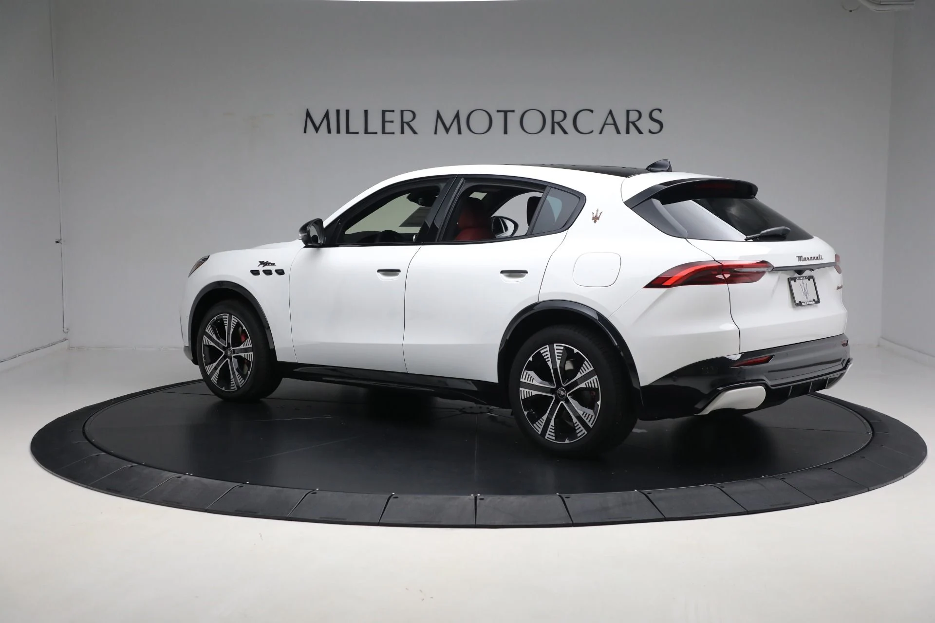 mph011_3542482736_New_2025_Maserati_Grecale_Folgore_f82cd72286