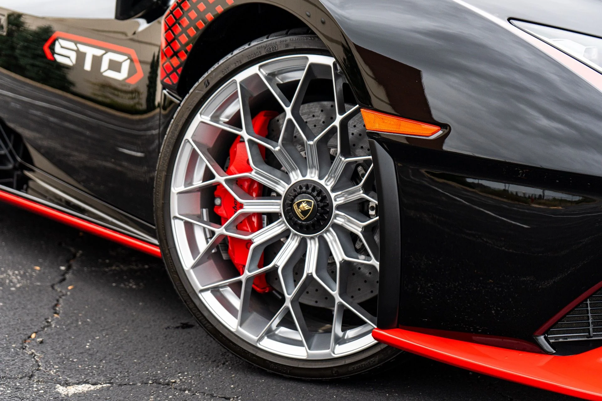 mph011_3549124860_Used_2023_Lamborghini_Huracan_STO_1792011791_0a5161212c