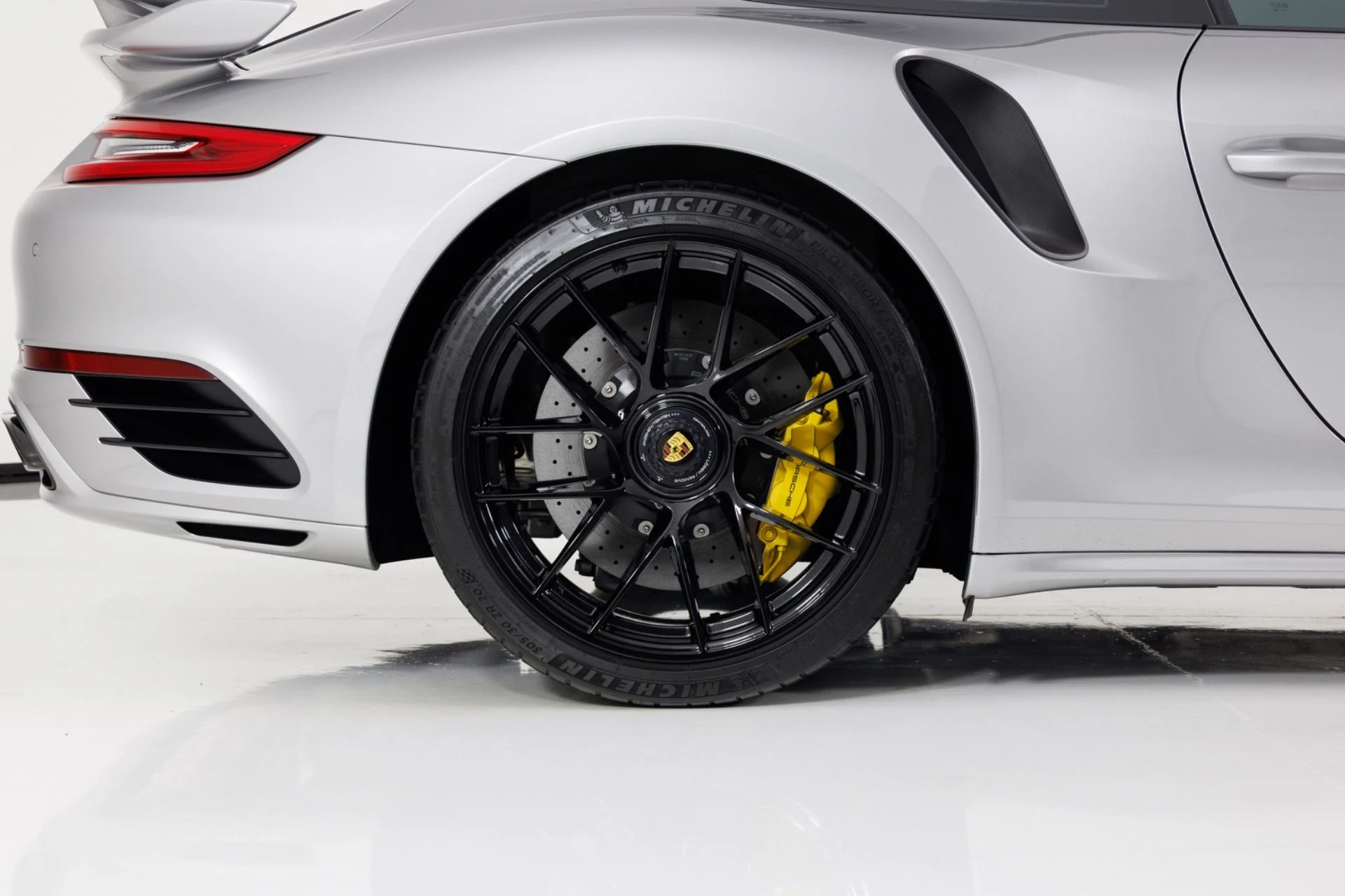 mph011_3552012540_Used_2017_Porsche_911_Turbo_S_1782938056_35e69d579d