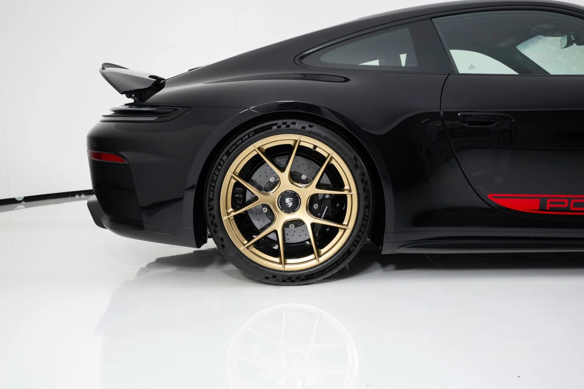 mph011_3552149009_Used_2025_Porsche_911_GT_3_Touring_1756254233_ee729a039a