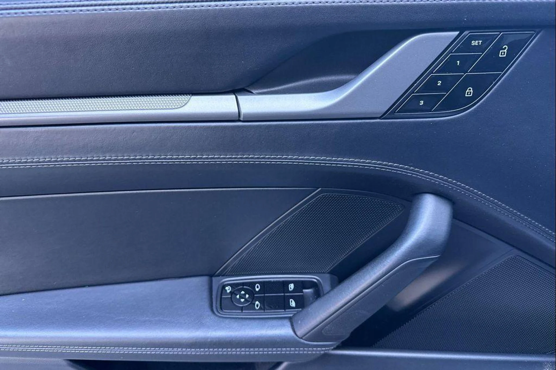 mph011_3553197584_x_Tv8cxg_KY_Io_Kur_D1_Im_Jhk_s_Vr_CQ_bfc1ba4a03