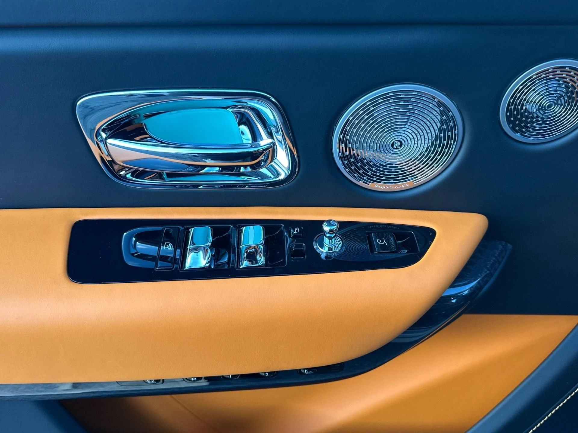 mph011_3555058410_New_2026_Rolls_Royce_Black_Badge_Cullinan_1763737845_246d042e59