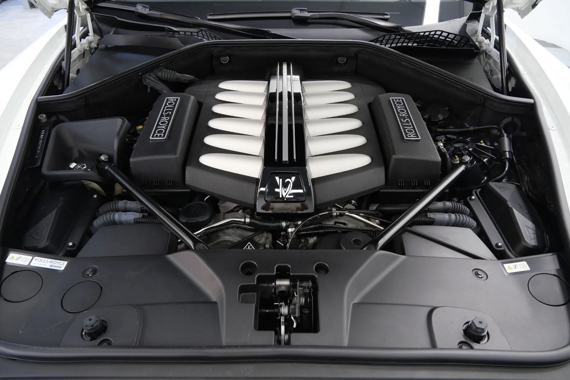 mph011_3559505541_Used_2013_Rolls_Royce_Ghost_Rear_Theatre_Configuration_Sunroof_Picnic_Tables_1765817779_4e75db6a75