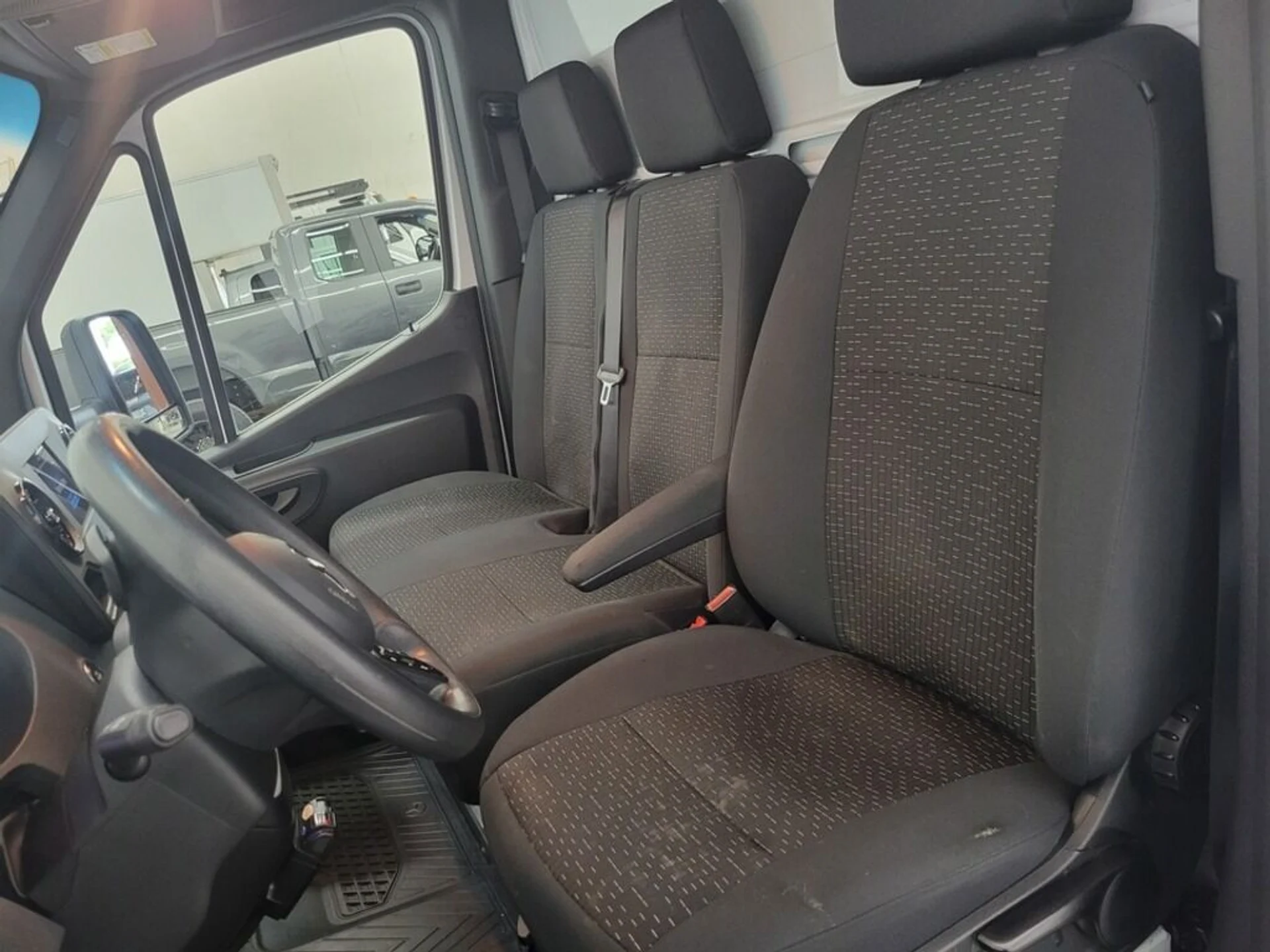 mph011_3564396513_mercedes_benz_4500_2022_jpg_v_1775587595_4e5c121d94