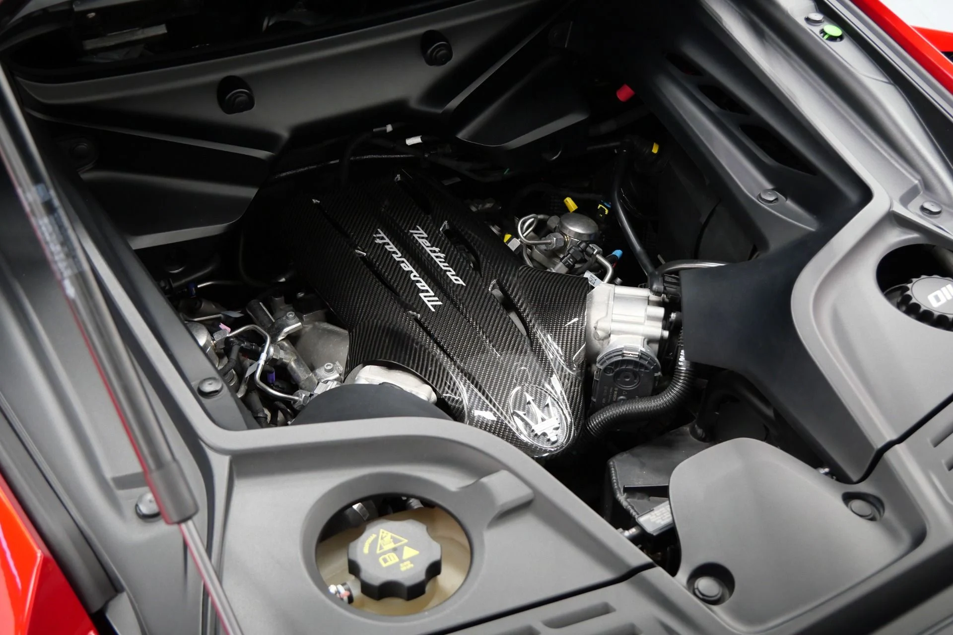 mph011_3565056781_Used_2022_Maserati_MC_20_Amazing_Color_Full_Leather_Interior_Forged_Wheels_1773426495_51c8049626