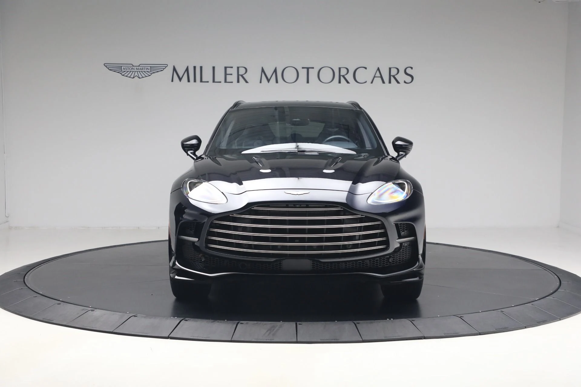 mph011_3567050898_Used_2025_Aston_Martin_DBX_707_1782252496_ee7a80051d