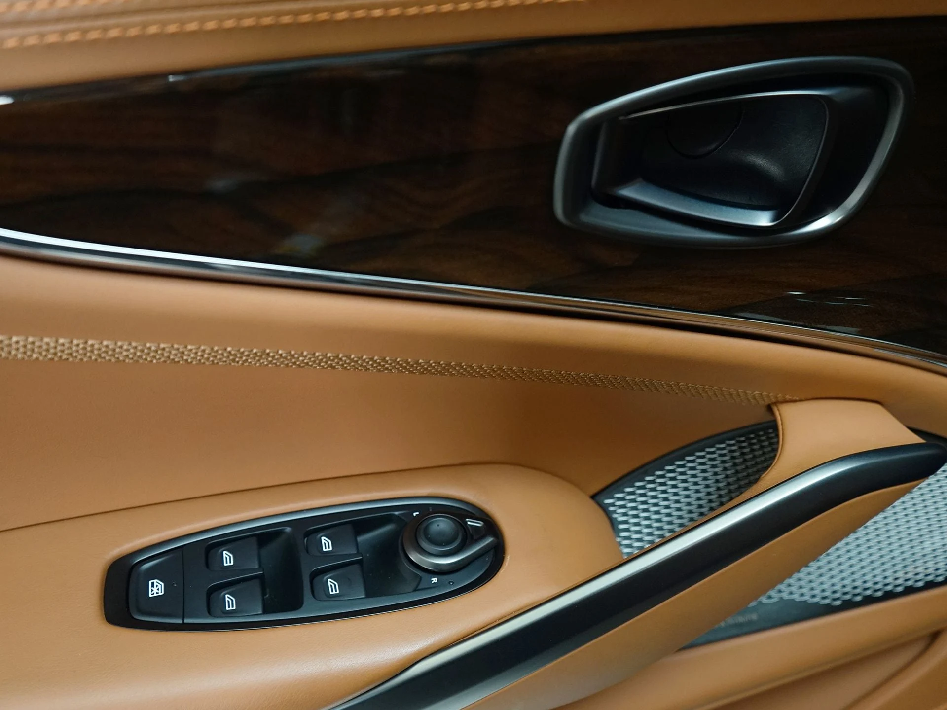 mph011_3567161332_90c0e5ef265535048362d1a5bf095073x_8338944b36