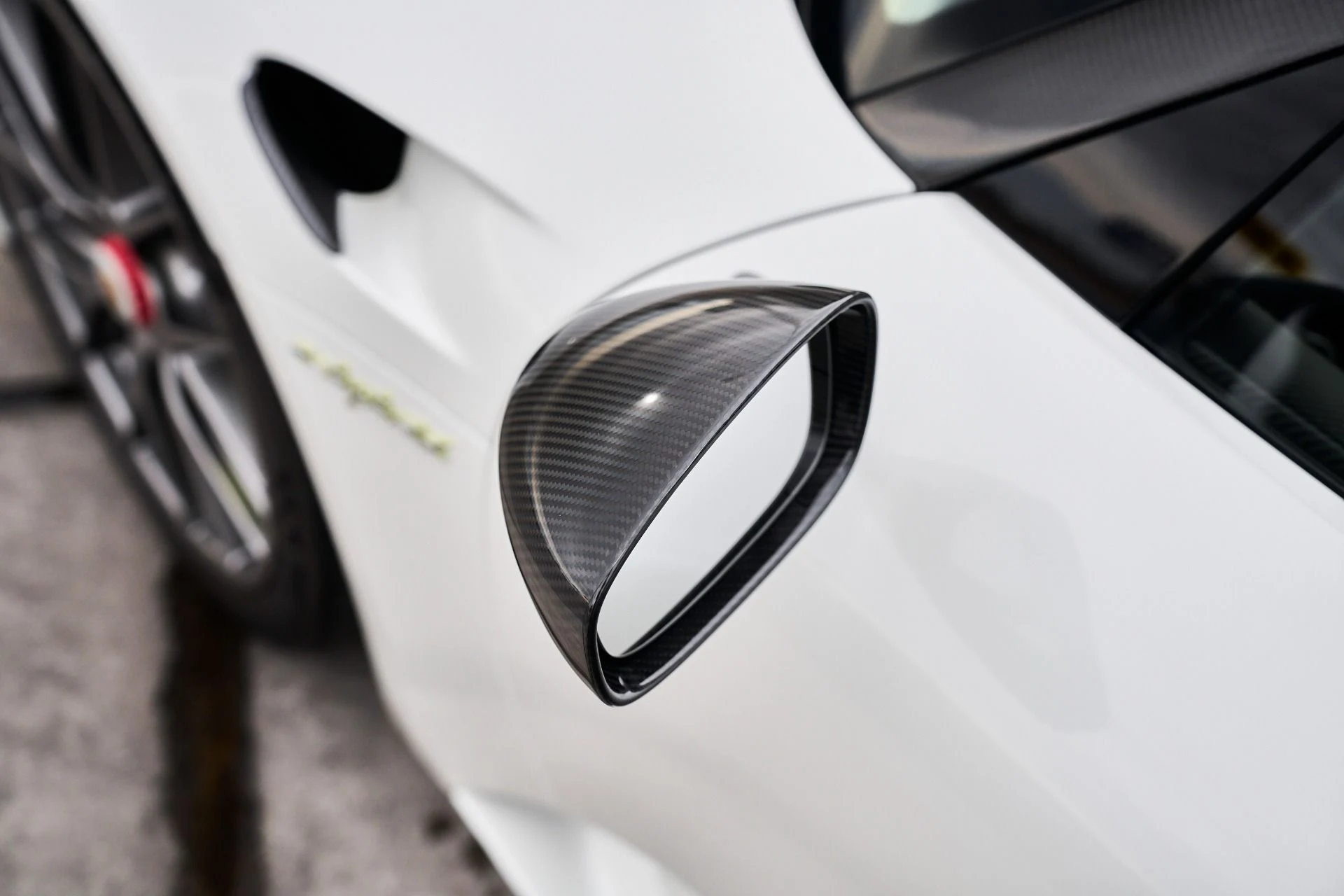 mph011_3572396389_Used_2015_Porsche_918_Spyder_w_Weissach_Package_1764874366_90d650eea5