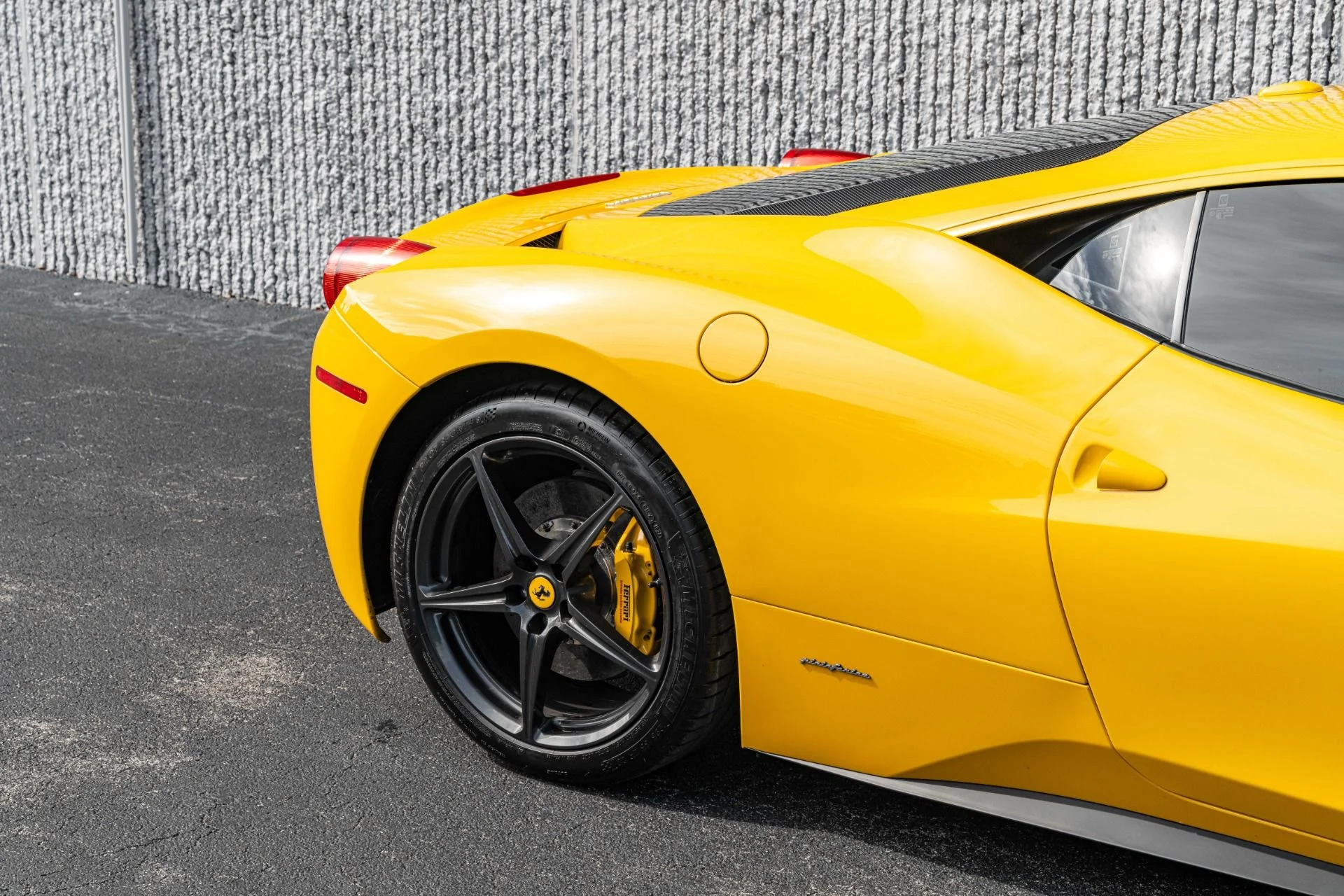 mph011_3581012925_Used_2013_Ferrari_458_Italia_Collector_Grade_in_Giallo_Modena_Carbon_1707420389_8256a5f3c5
