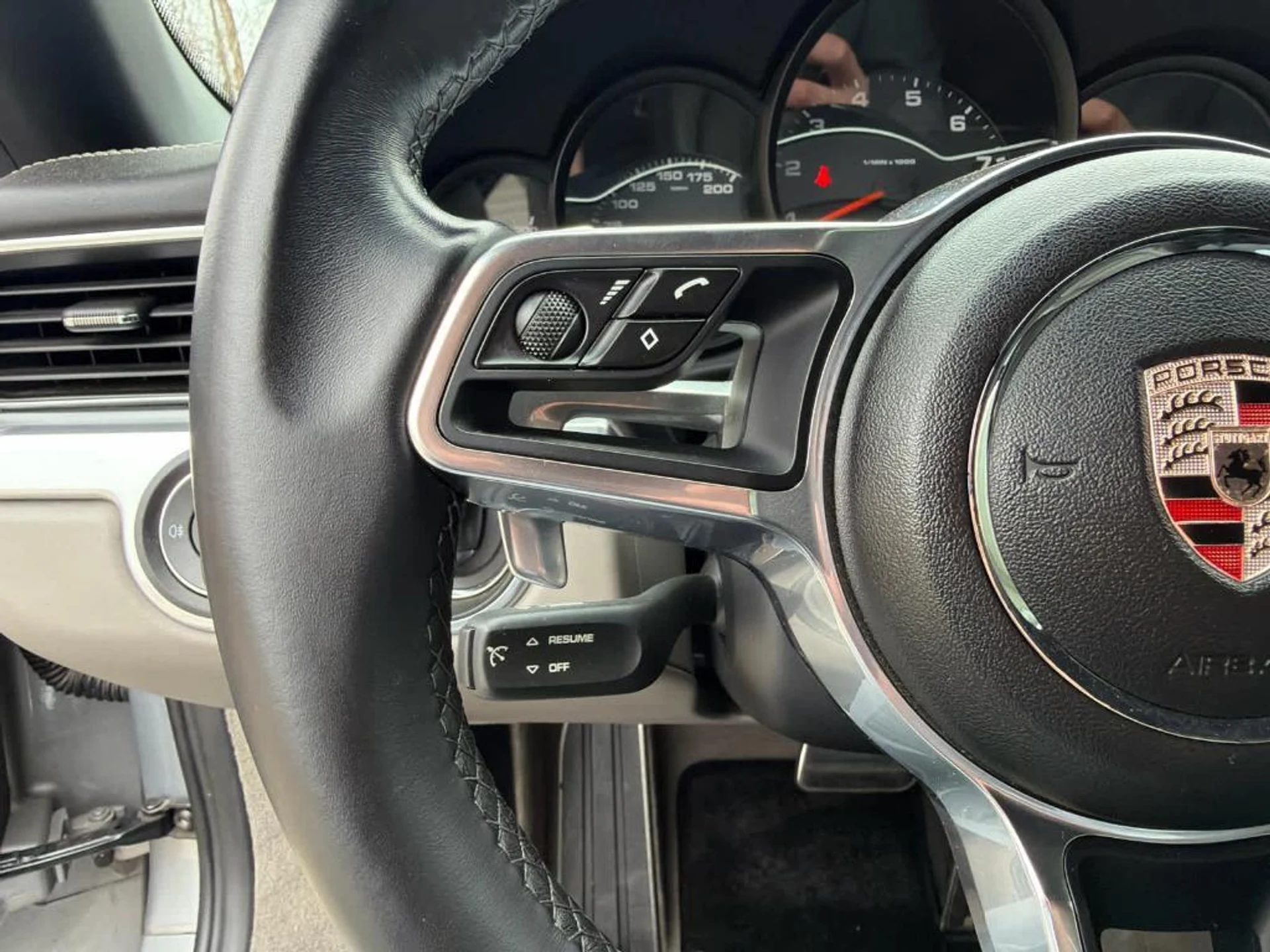 mph011_3589668425_c6y_MH_6_MI_Lc1n_F_ko_LQM_Xgpqt6ik_51a82a3a88