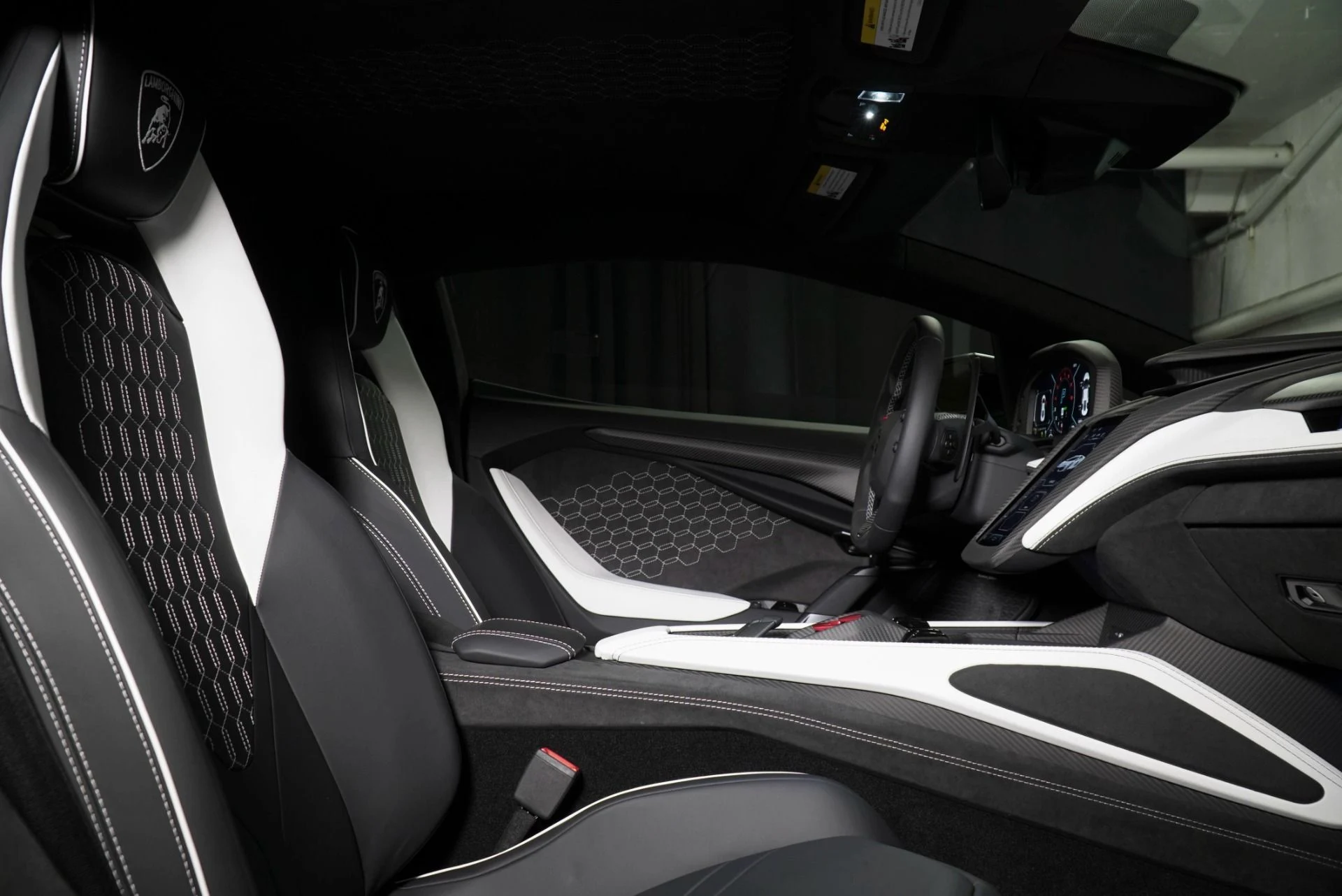 mph011_359955164_New_2026_Lamborghini_Revuelto_1776293833_a4a85258ec