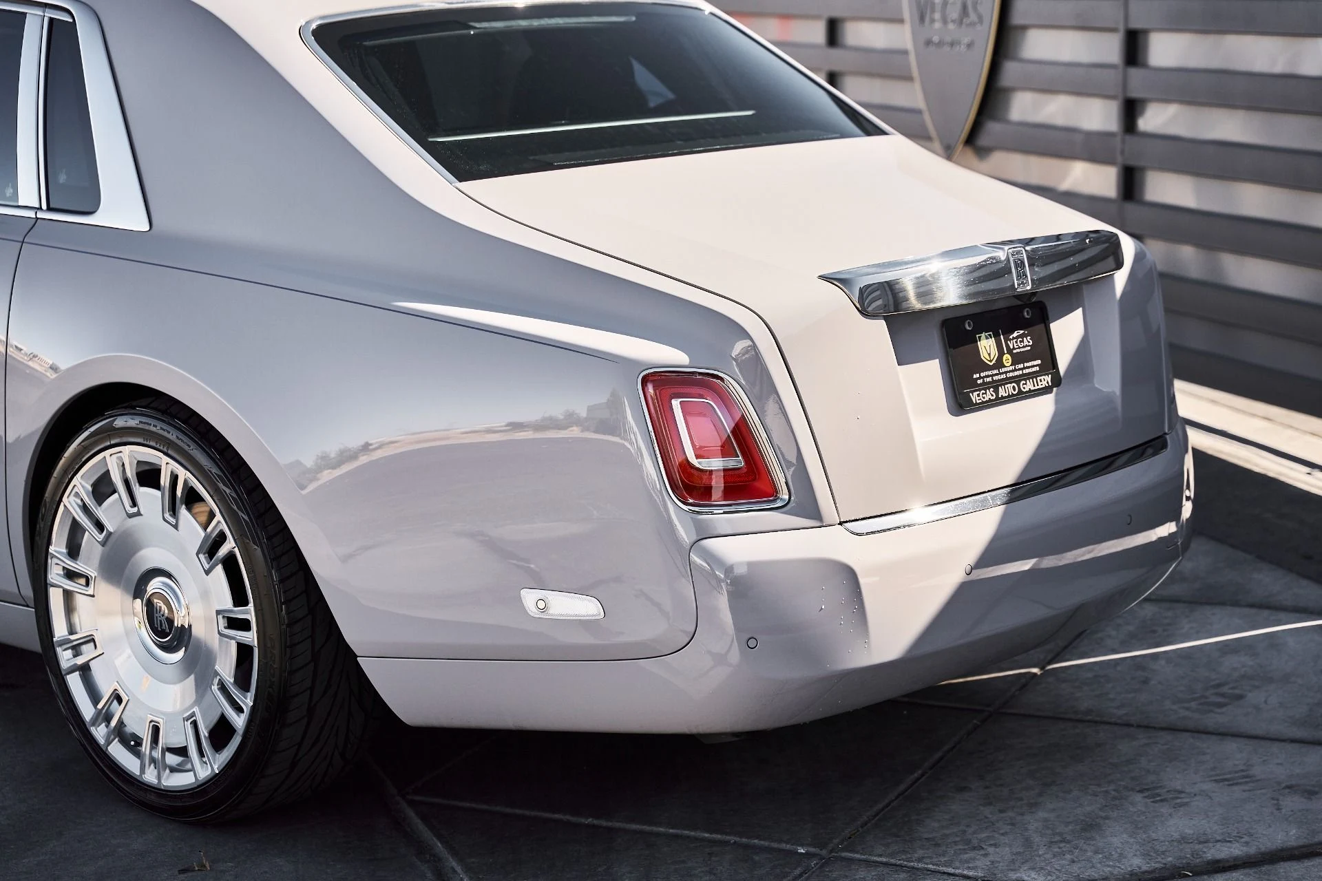 mph011_3606956806_Used_2024_Rolls_Royce_Phantom_Base_1782762841_d4483e1c77