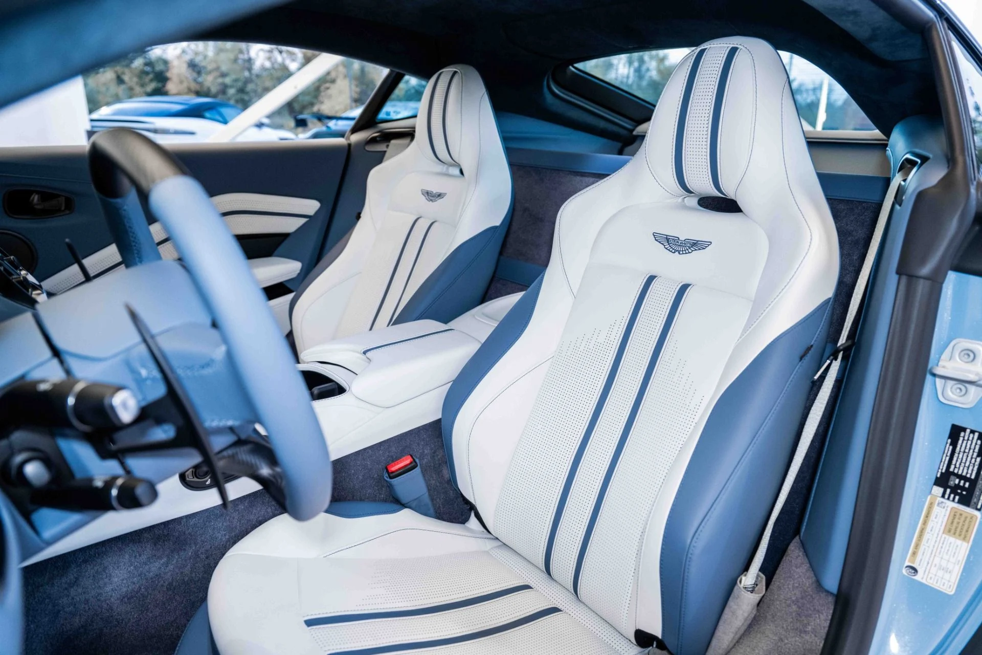 mph011_3608825692_Used_2023_Aston_Martin_Vantage_V8_Coupe_1699283559_fe80fac278