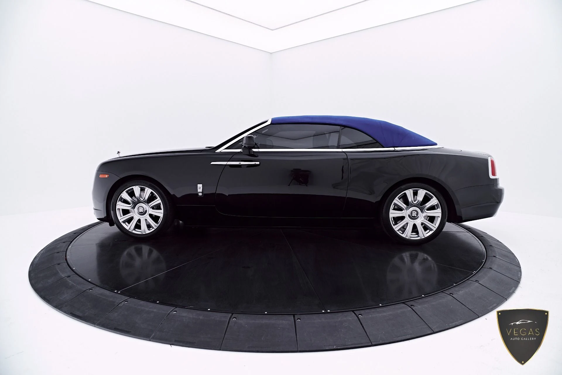 mph011_362008607_Used_2019_Rolls_Royce_Dawn_Base_1782162925_0f7b33de7a
