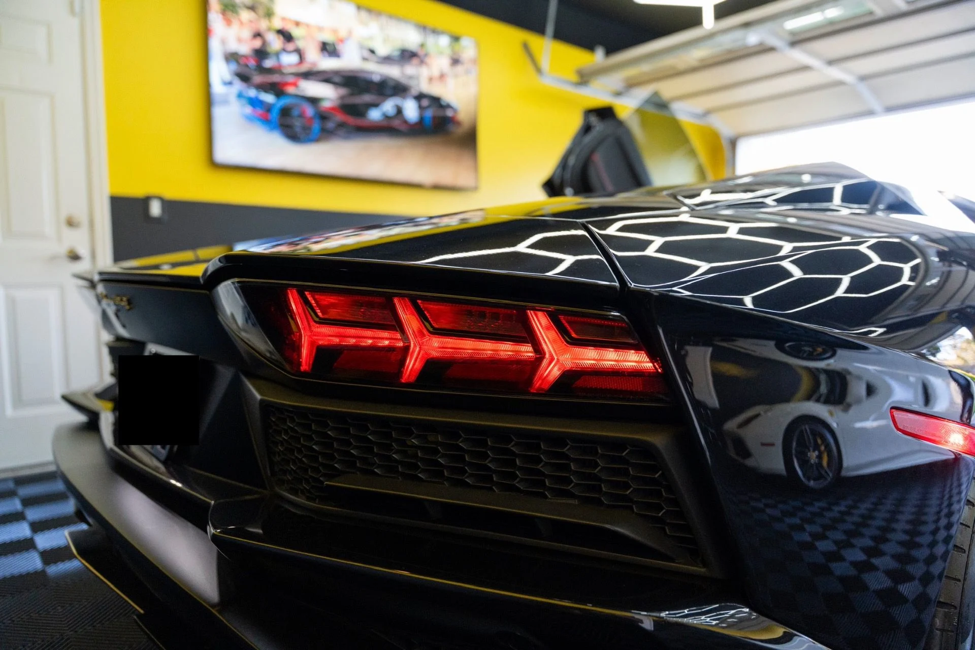 mph011_3626943300_Used_2018_Lamborghini_Aventador_LP_740_4_S_1792436167_957908fcc6