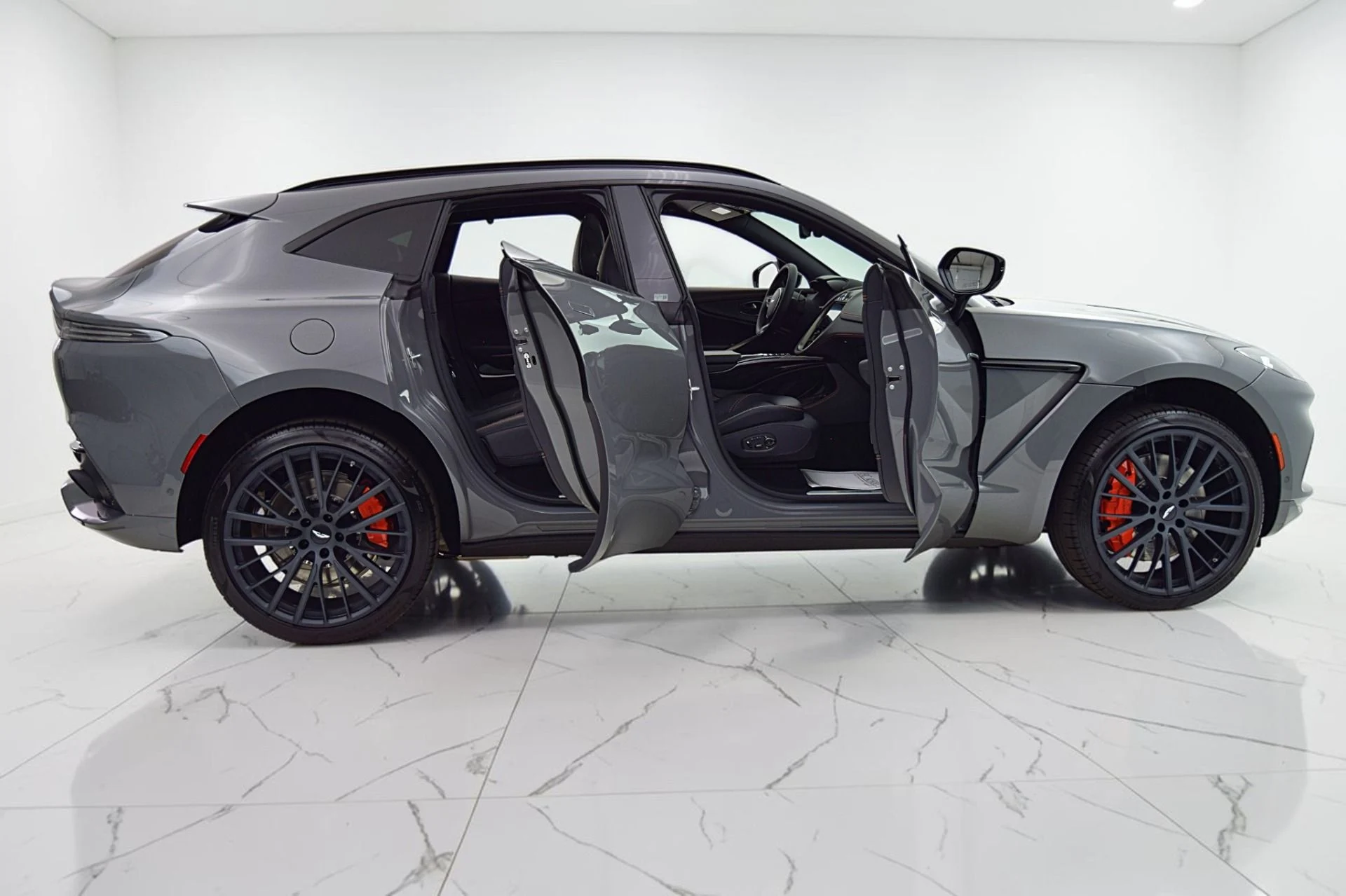 mph011_3632531377_Used_2023_Aston_Martin_DBX_d7fd2d570a