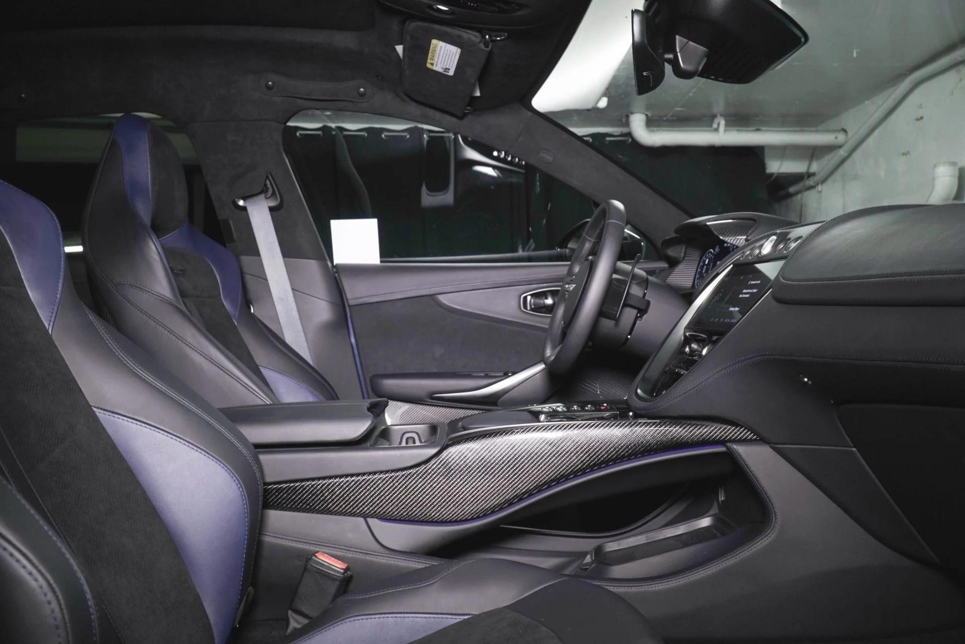 mph011_3644285825_Used_2022_Aston_Martin_DBX_1781165233_42a72a9f23