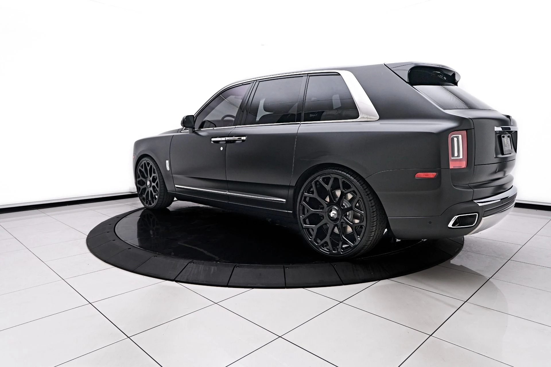 mph011_364455164_Used_2023_Rolls_Royce_Cullinan_Base_1756252179_f43962229c