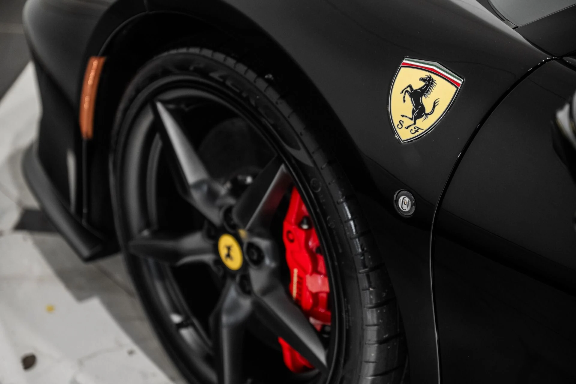 mph011_3645779438_Used_2021_Ferrari_F8_Spider_1788191759_2cbd82adad
