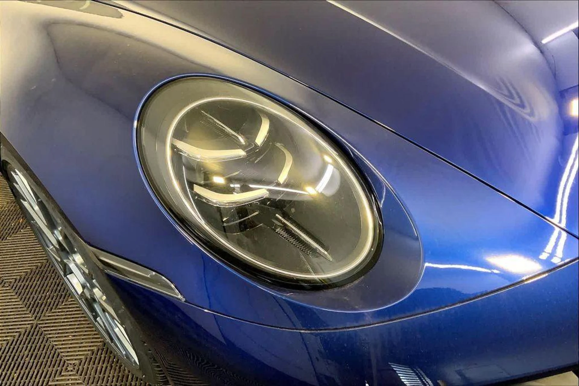 mph011_3647850278_49h9h_XLC_16_V2_Tf_L_Qj_C19z1ml_Ds_76555c9be6