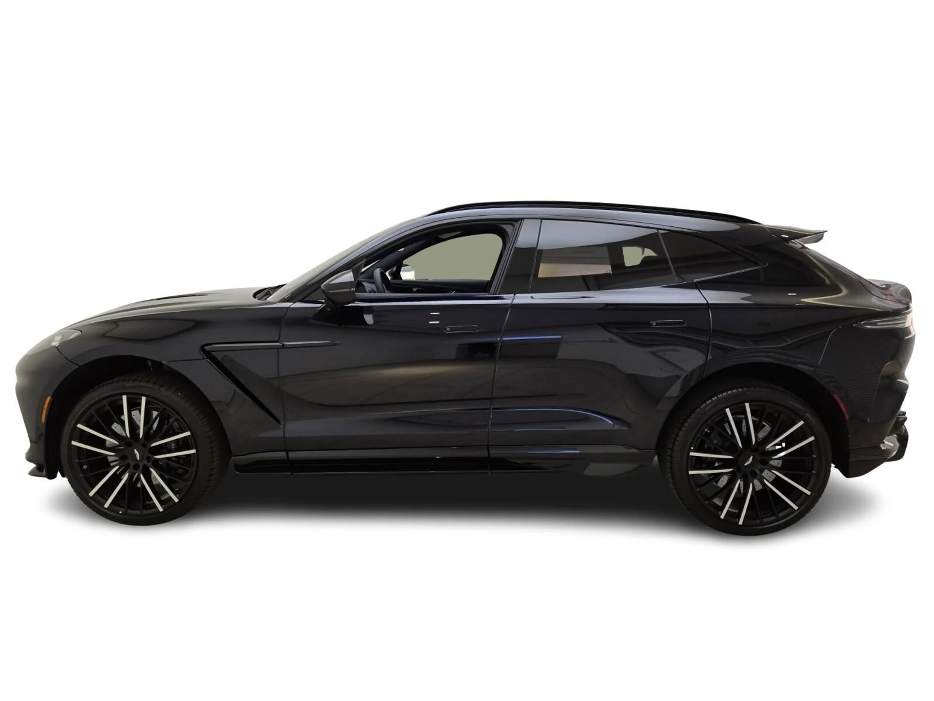 mph011_3650672950_New_2025_Aston_Martin_DBX_707_1753162615_1e998e0837