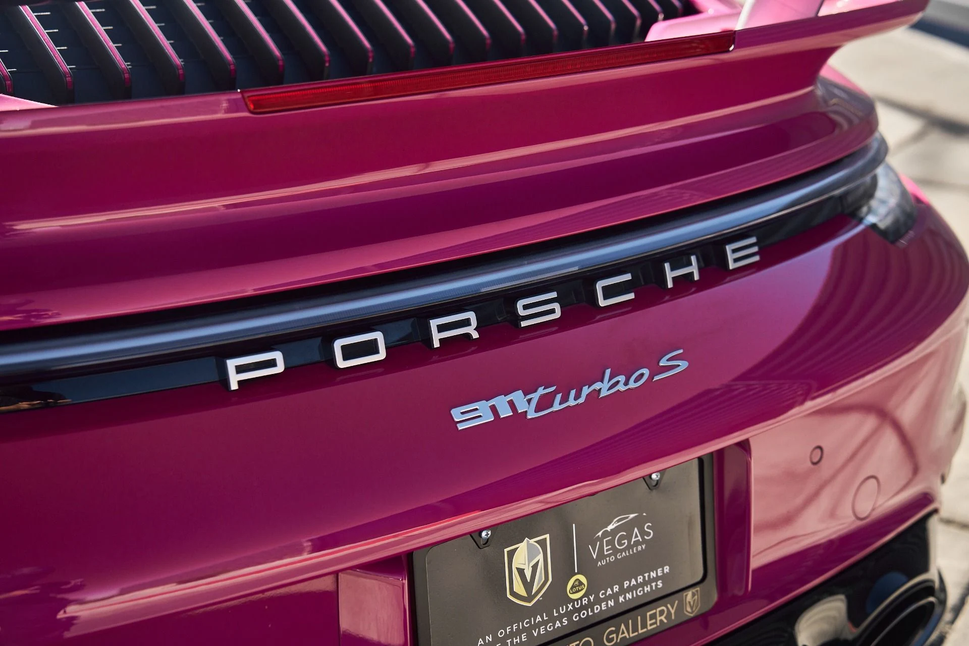 mph011_3653346891_Used_2023_Porsche_911_Turbo_1762568114_e9788aeacb