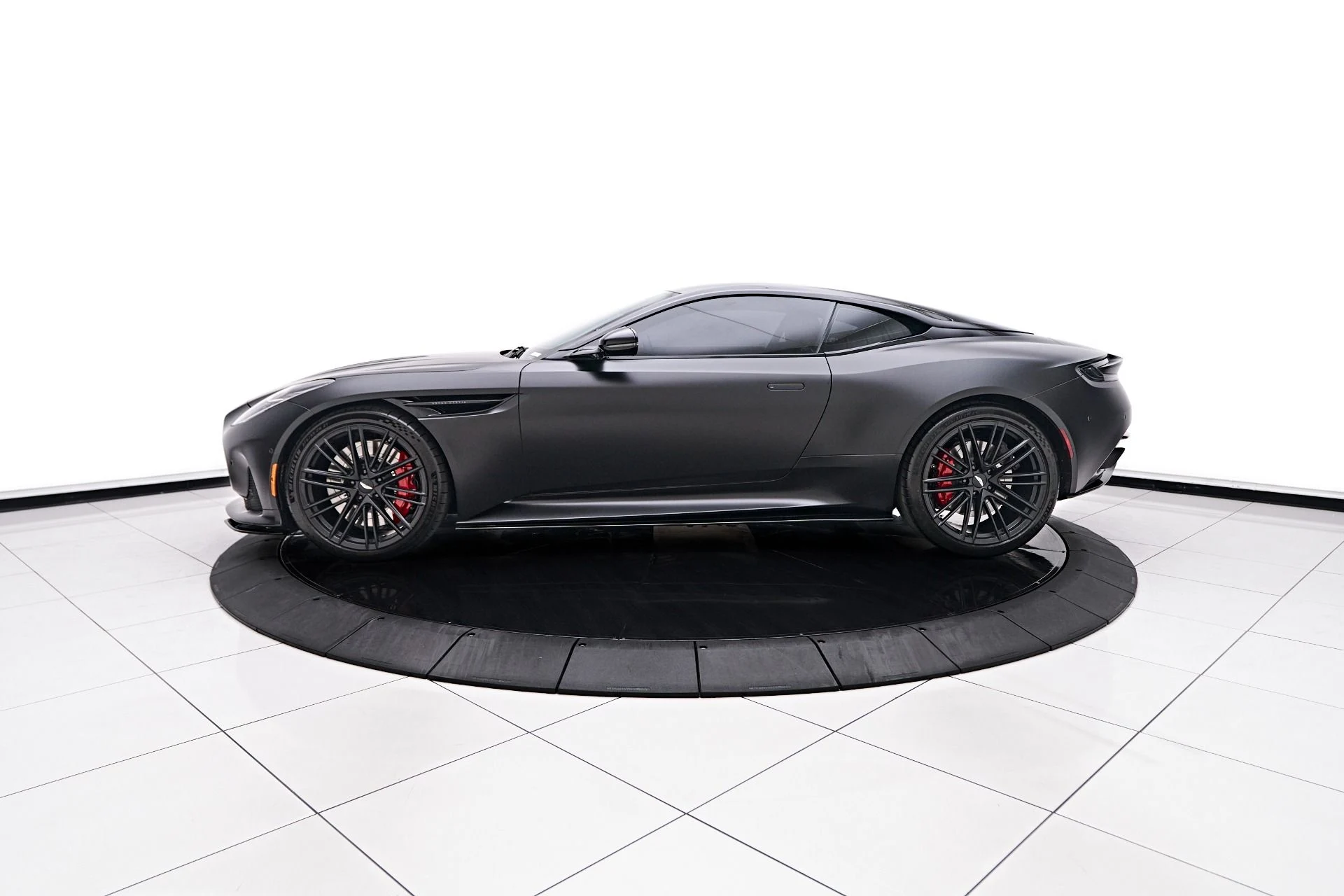 mph011_3654490513_Used_2024_Aston_Martin_DB_12_1752612779_01e97ae895
